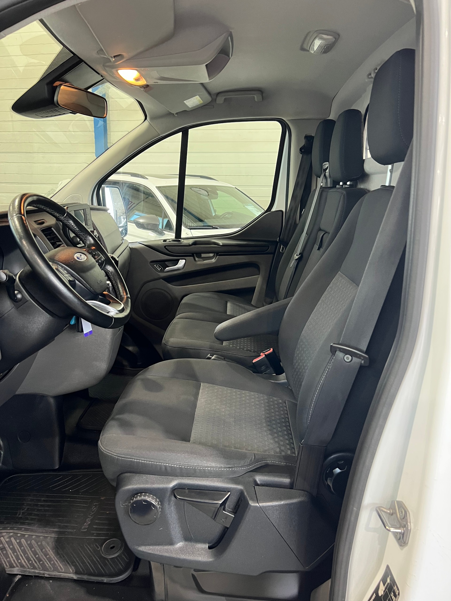 FORD FORD Transit Custom 320 L1H1 Trend**AHK,Rückfahrtkamera,Klimaanlage,Frisch ab MFK**-image-8