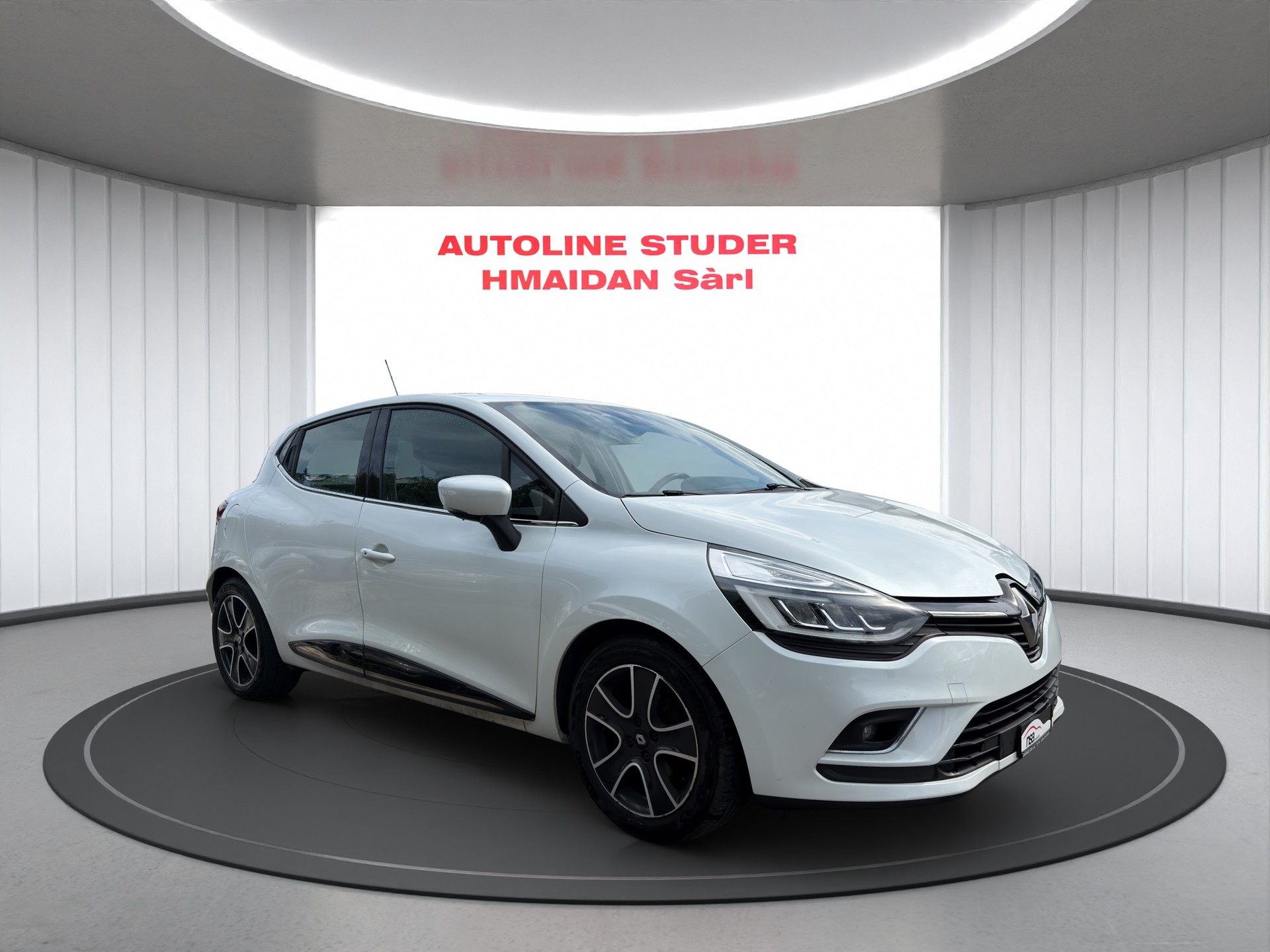 RENAULT Clio 0.9 12V Swiss Edition-image-2