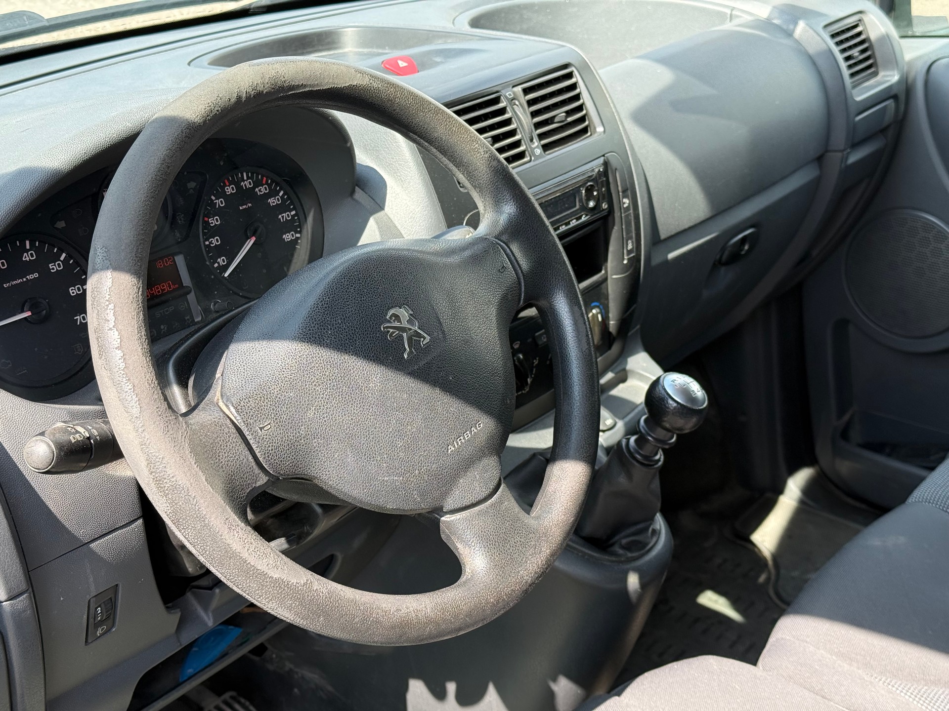 PEUGEOT Expert 2.0 HDi 229 L2H1-image-10