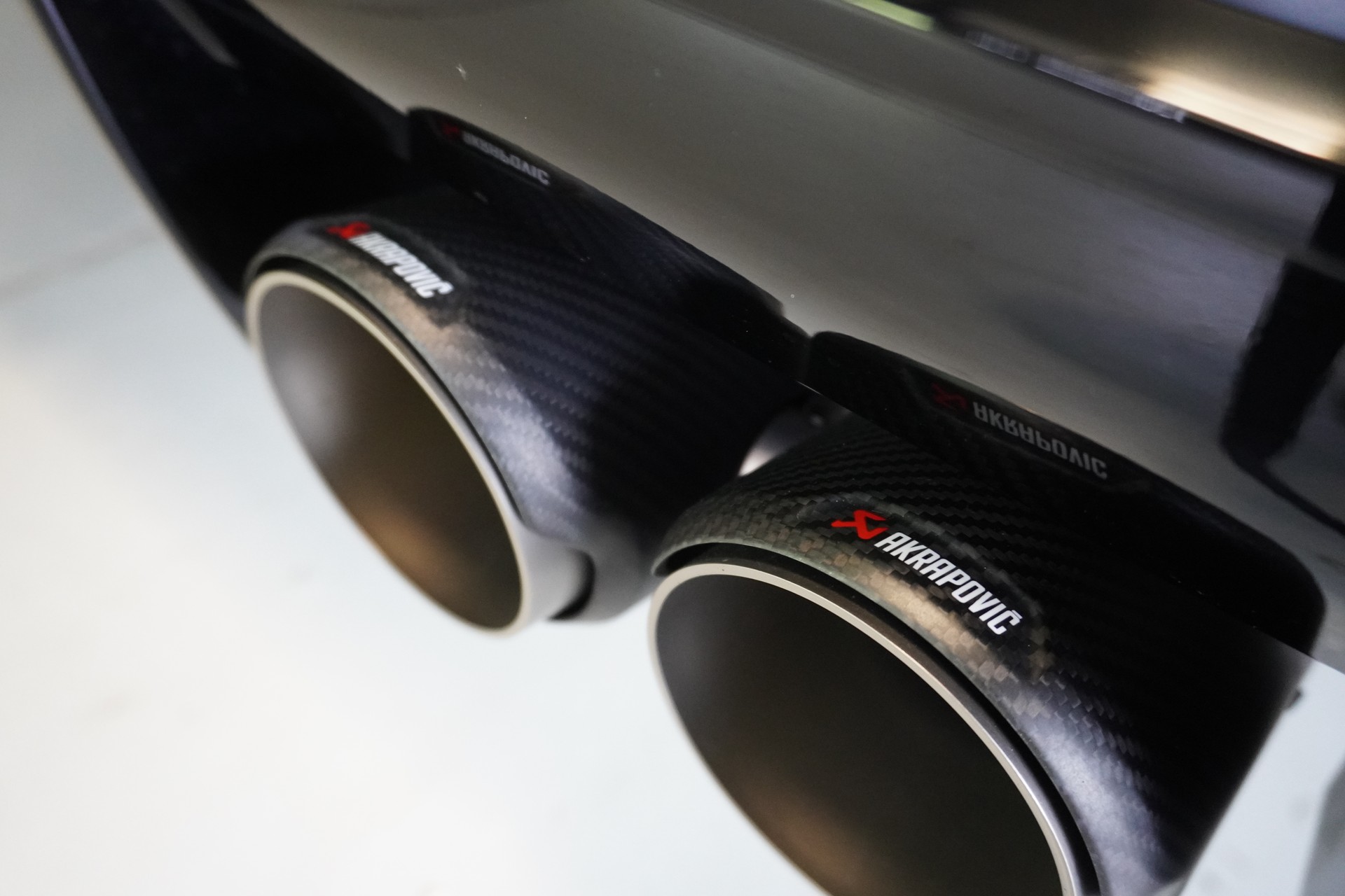 BMW M3 Touring xDrive Competition M // SONDERLACKIERUNG FROZEN DEEP GREEN // AKRAPOVIC SPORTAUSPUFF //-image-6