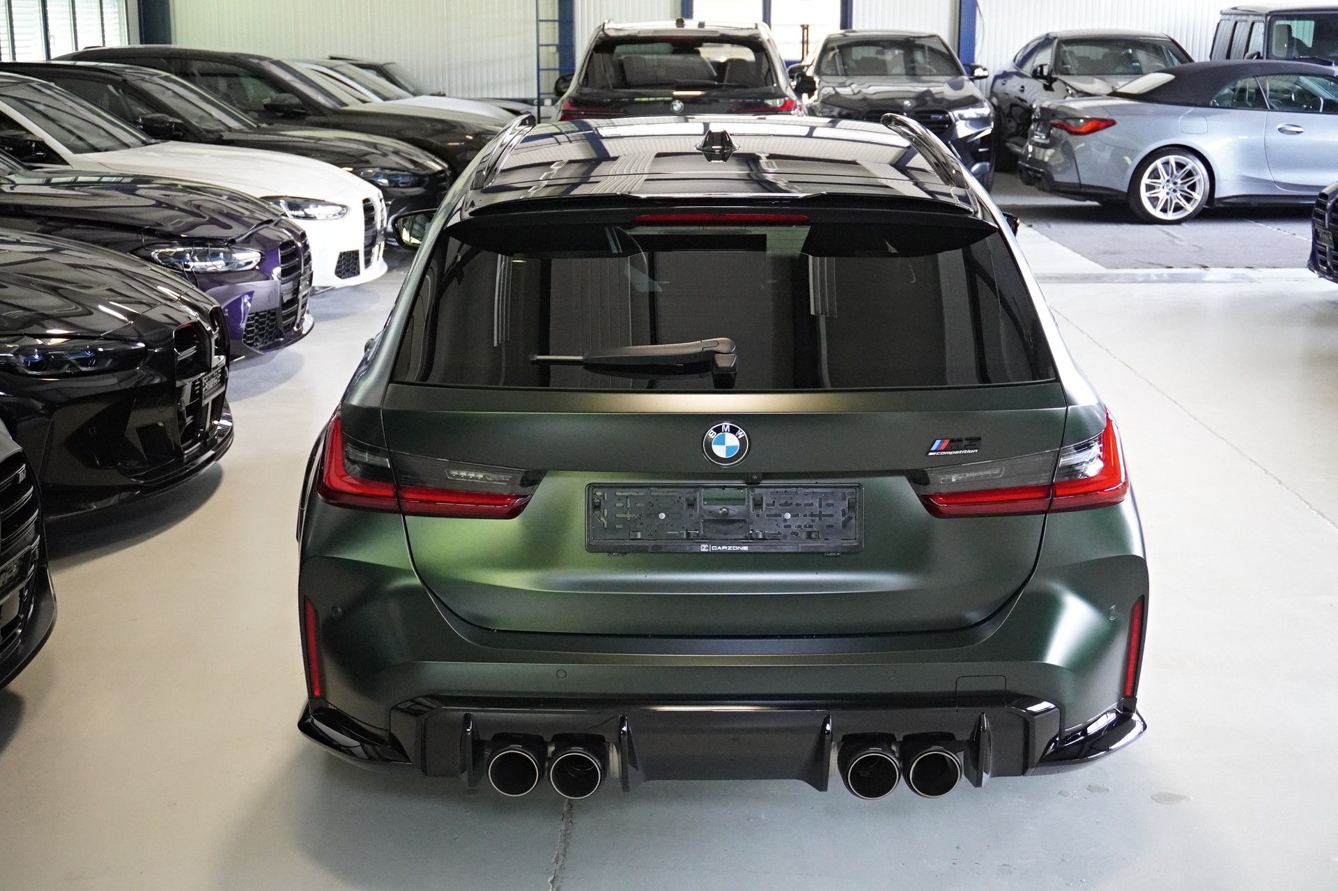 BMW M3 Touring xDrive Competition M // SONDERLACKIERUNG FROZEN DEEP GREEN // AKRAPOVIC SPORTAUSPUFF //-image-5