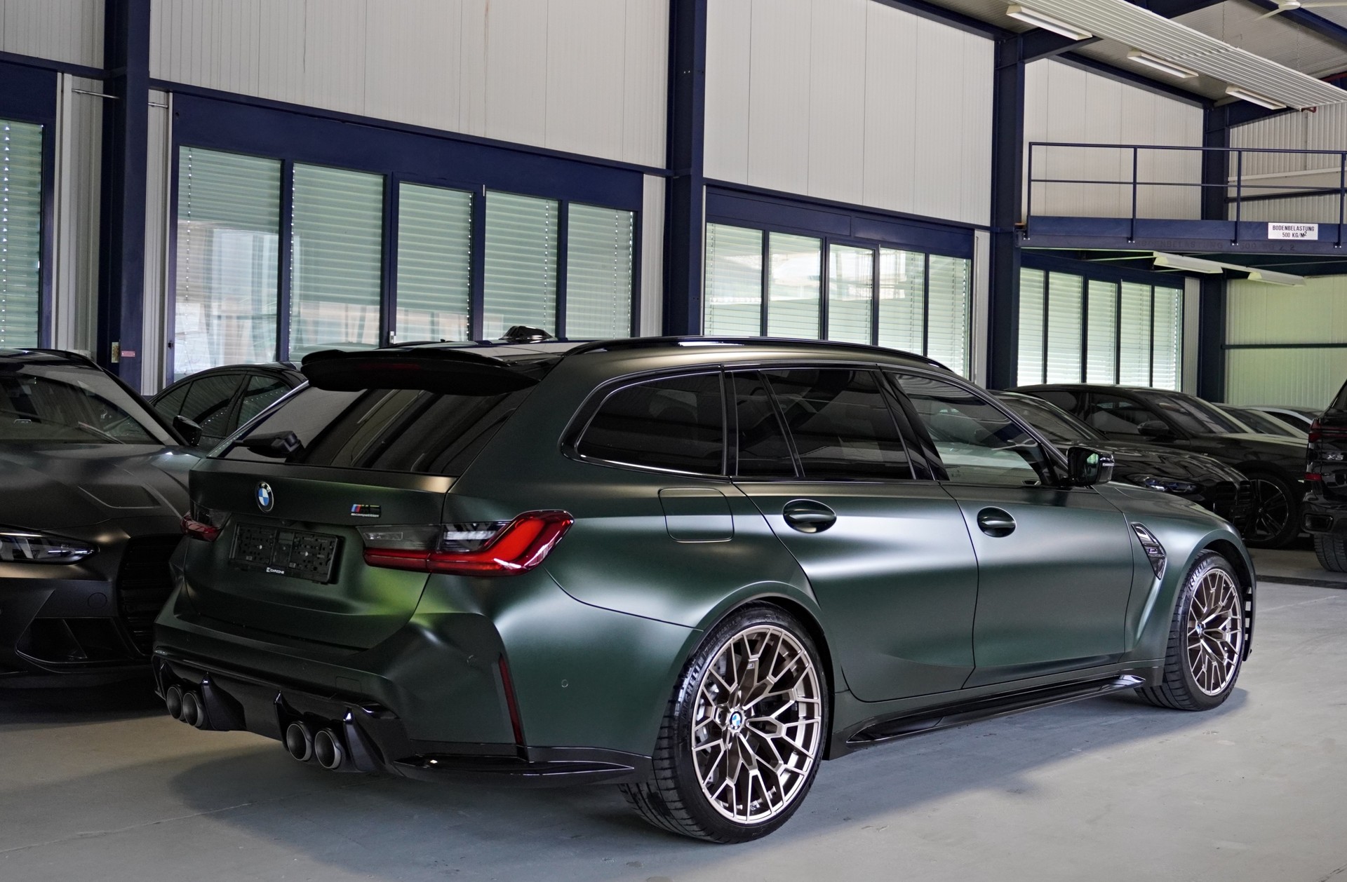 BMW M3 Touring xDrive Competition M // SONDERLACKIERUNG FROZEN DEEP GREEN // AKRAPOVIC SPORTAUSPUFF //-image-4