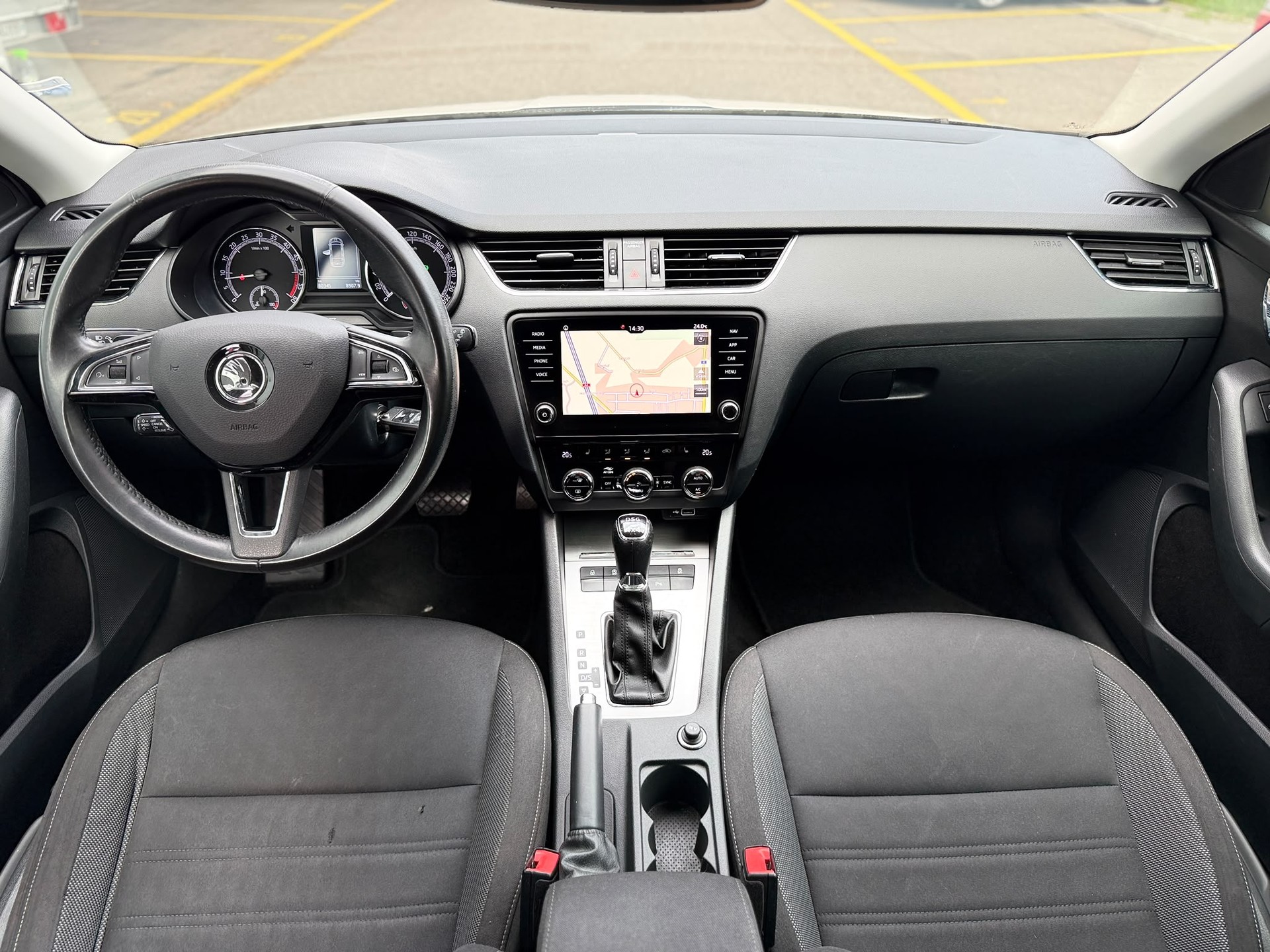 SKODA Octavia Combi 2.0 TDI 184 Ambition 4x4 DSG-image-10