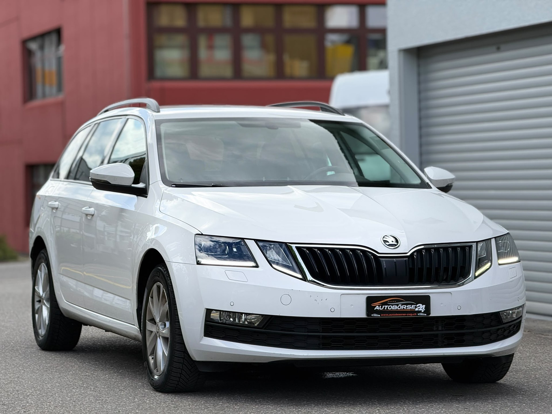 SKODA Octavia Combi 2.0 TDI 184 Ambition 4x4 DSG-showroom-element-1