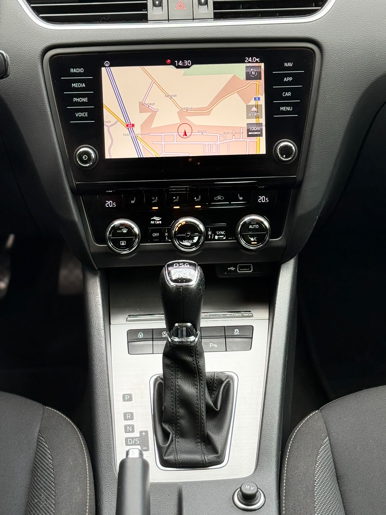 SKODA Octavia Combi 2.0 TDI 184 Ambition 4x4 DSG-image-15