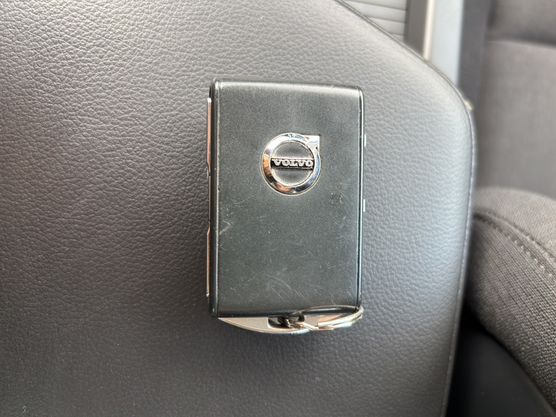 VOLVO V60 2.0 B3 Momentum-image-21