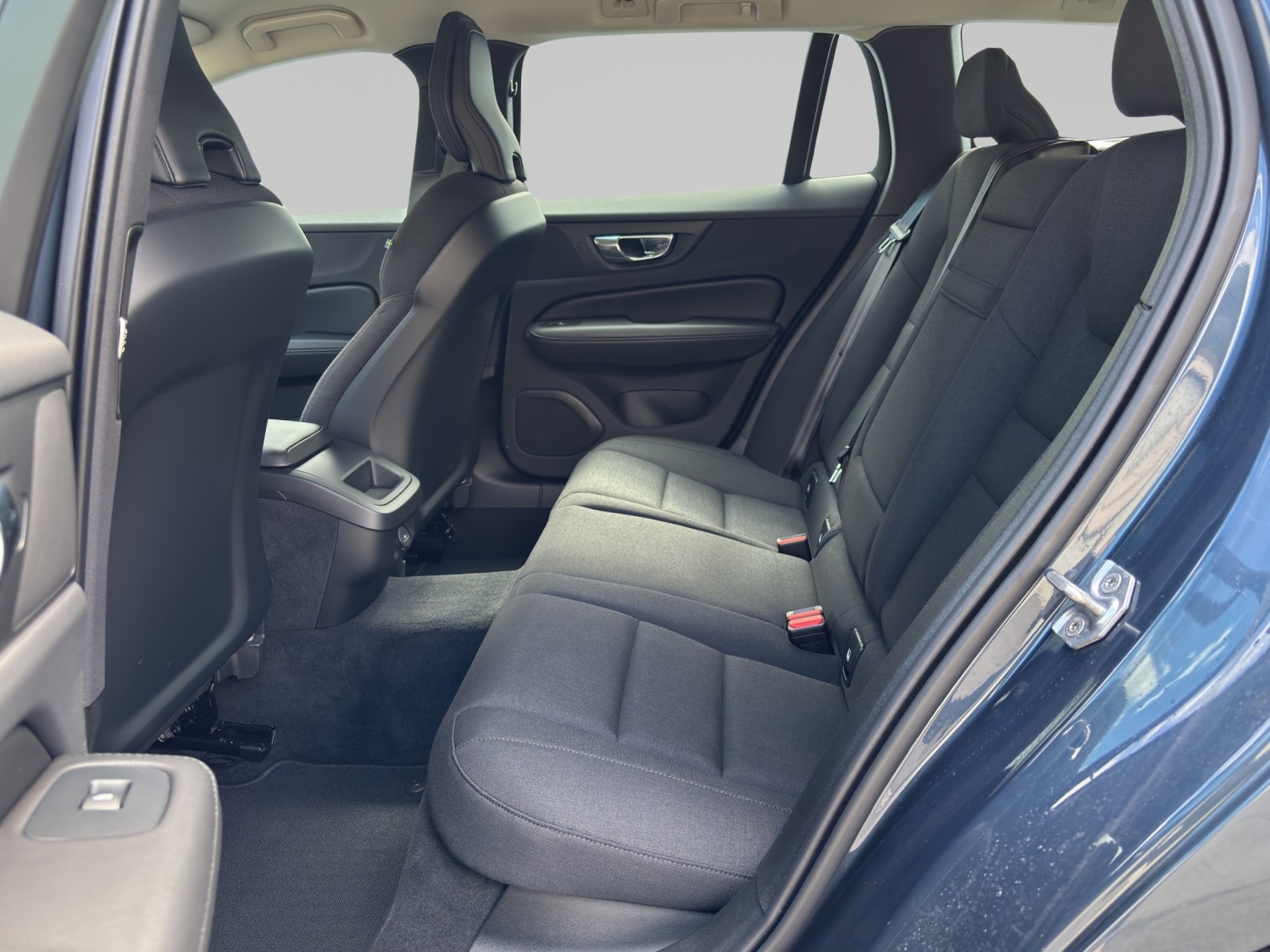 VOLVO V60 2.0 B3 Momentum-image-12