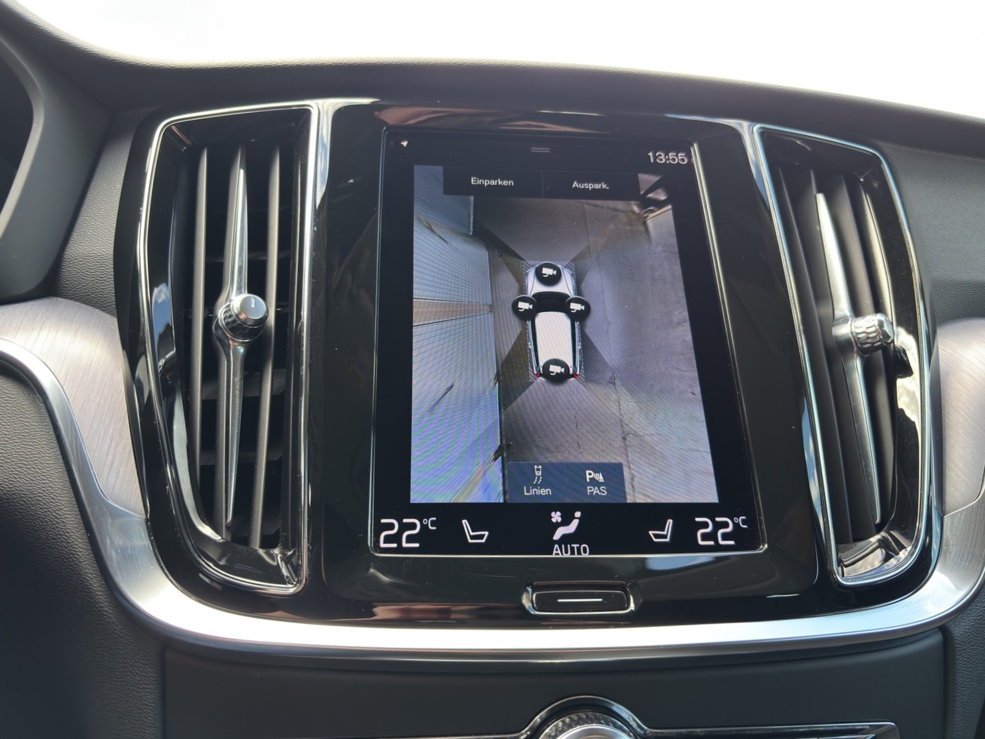 VOLVO V60 2.0 B3 Momentum-image-17