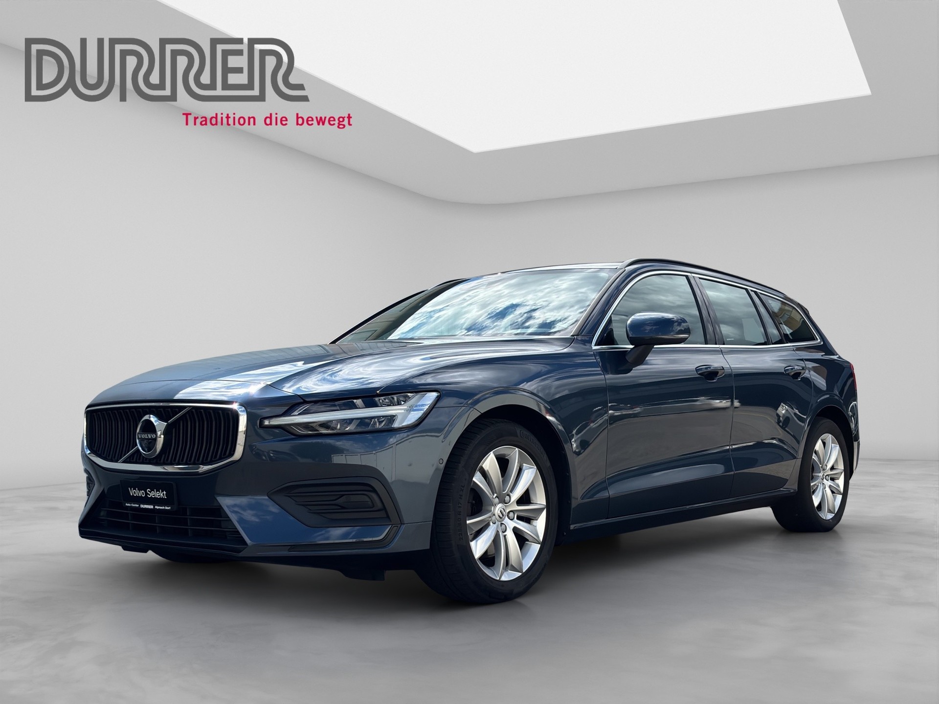 VOLVO V60 2.0 B3 Momentum-image-0