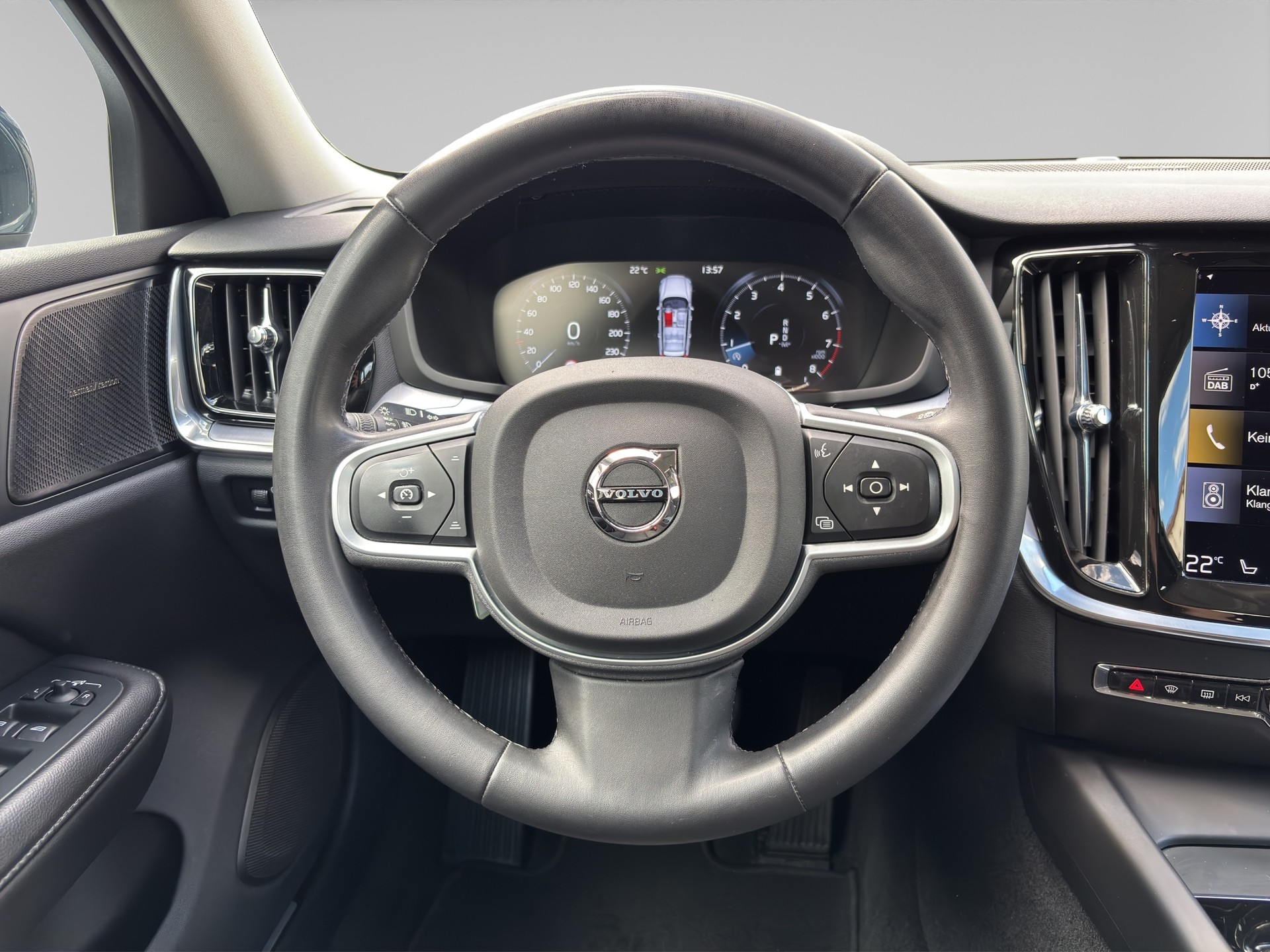 VOLVO V60 2.0 B3 Momentum-image-11