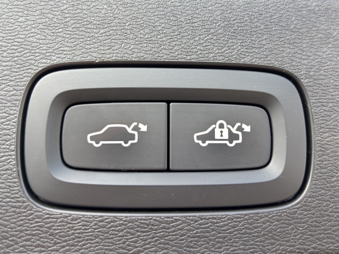 VOLVO V60 2.0 B3 Momentum-image-20