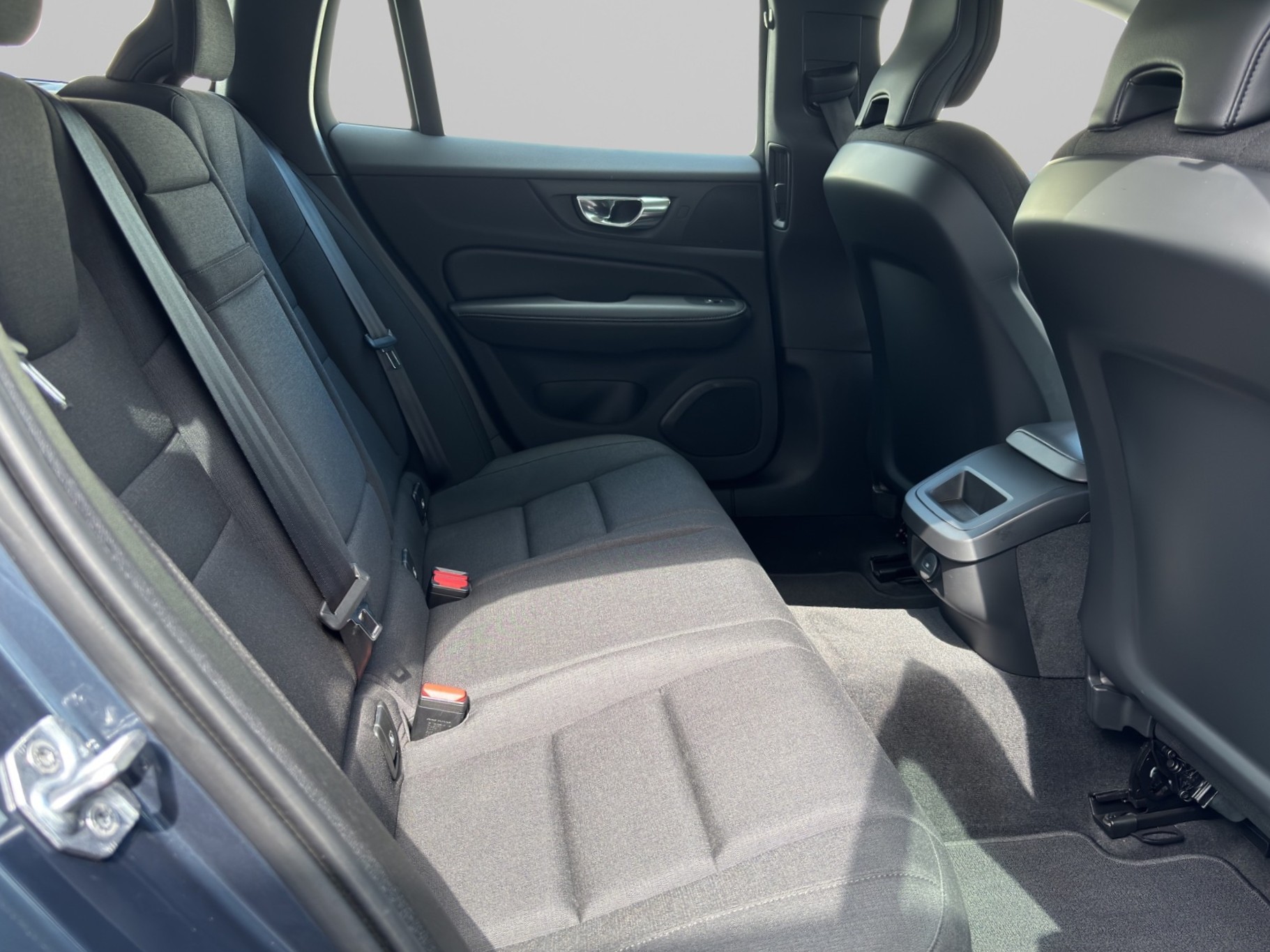 VOLVO V60 2.0 B3 Momentum-image-14