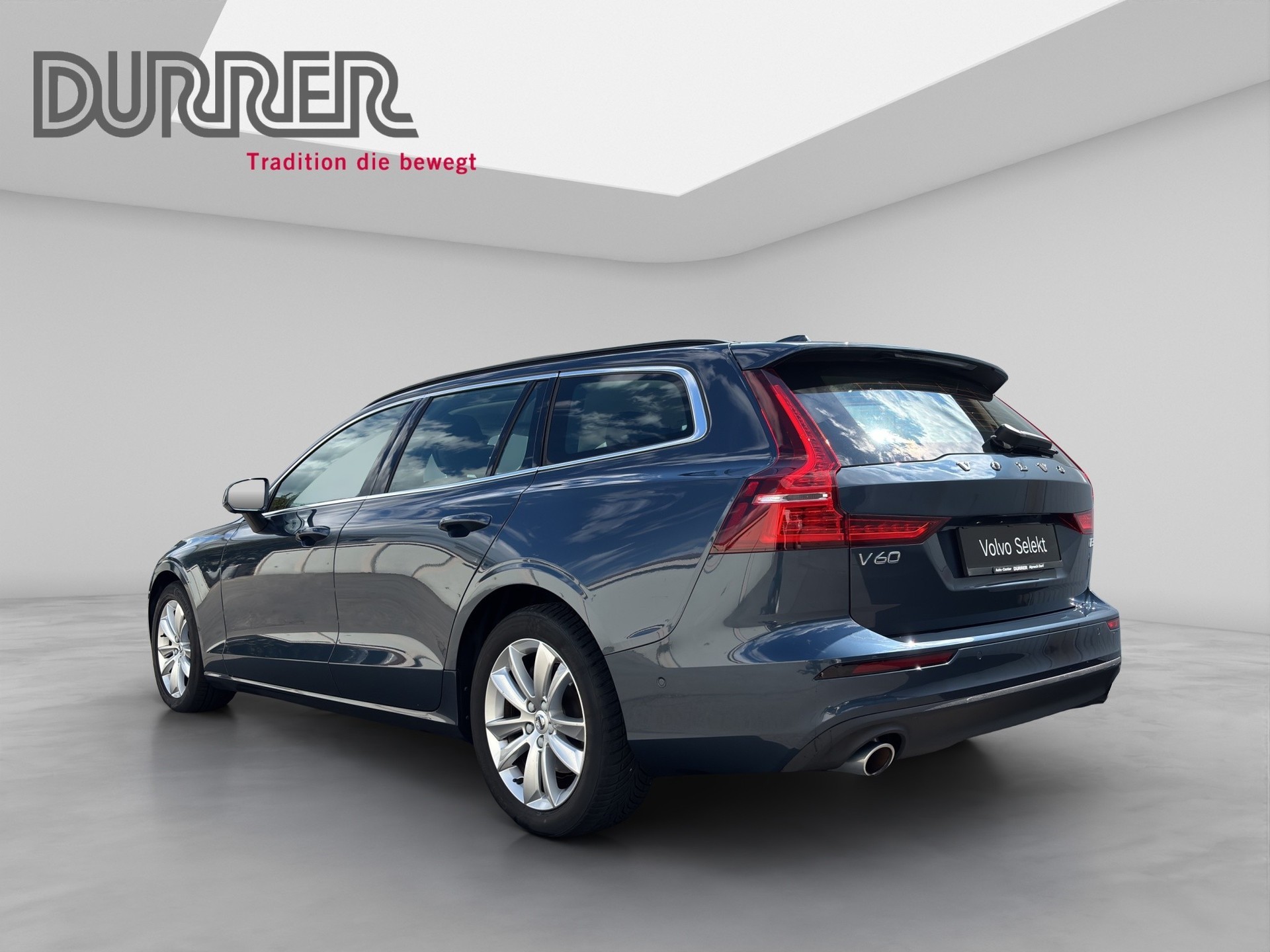 VOLVO V60 2.0 B3 Momentum-image-2