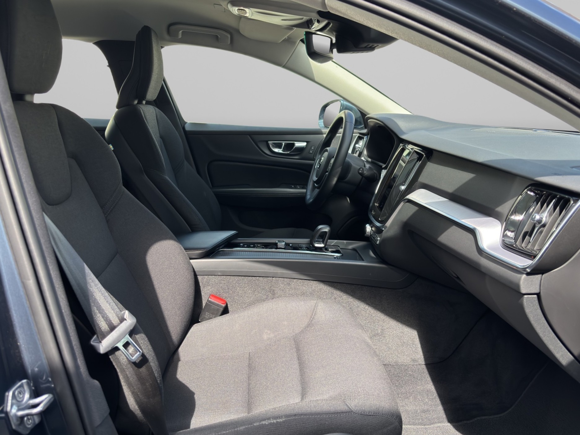 VOLVO V60 2.0 B3 Momentum-image-13