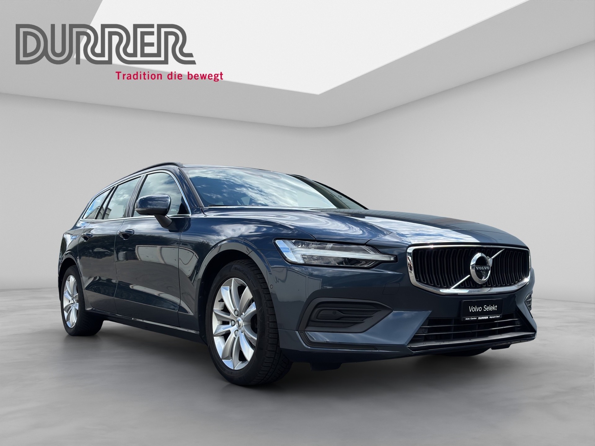 VOLVO V60 2.0 B3 Momentum-image-5