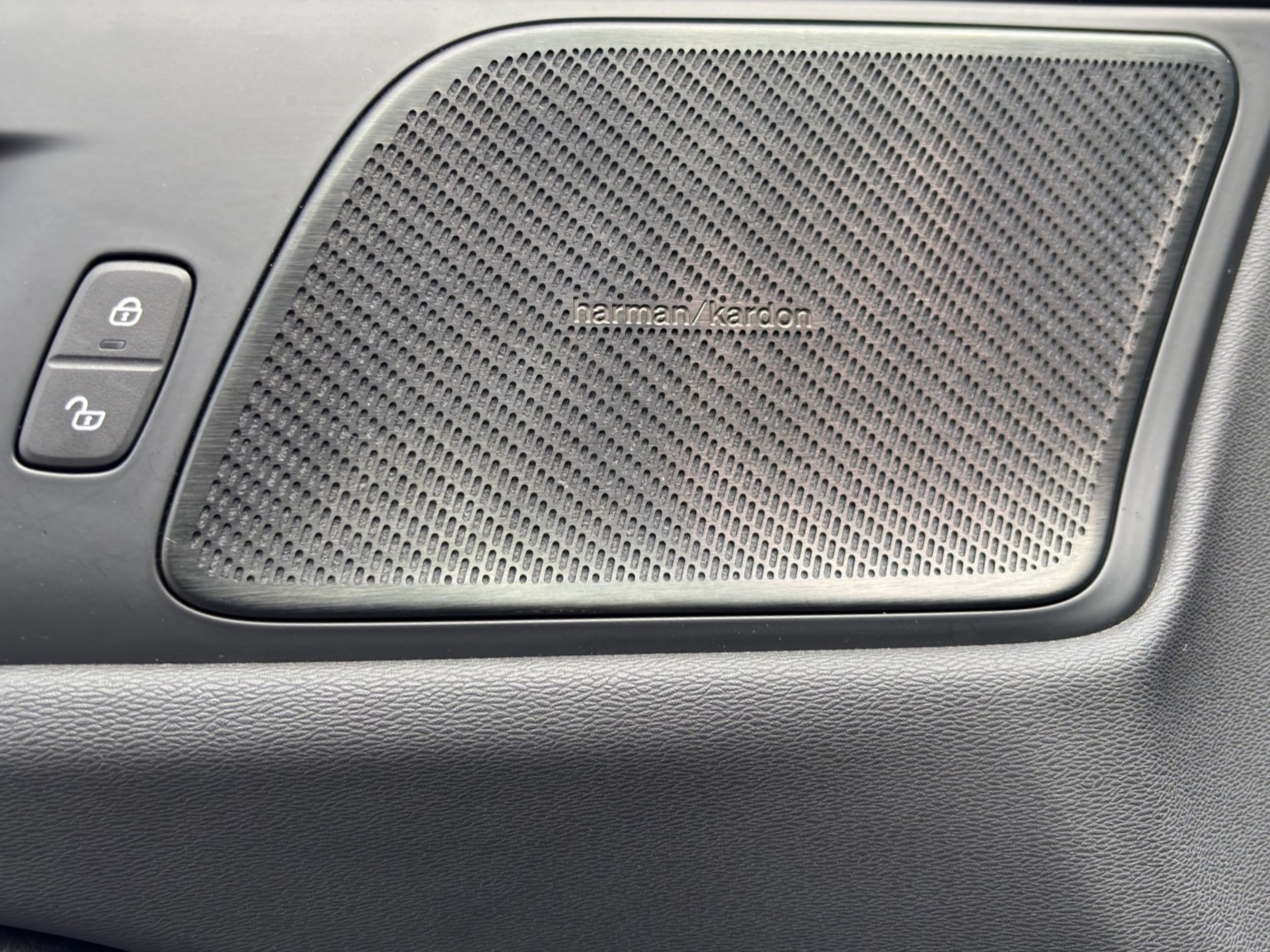 VOLVO V60 2.0 B3 Momentum-image-16