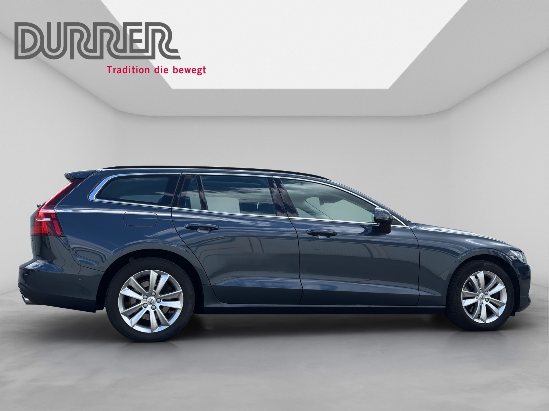 VOLVO V60 2.0 B3 Momentum-image-4
