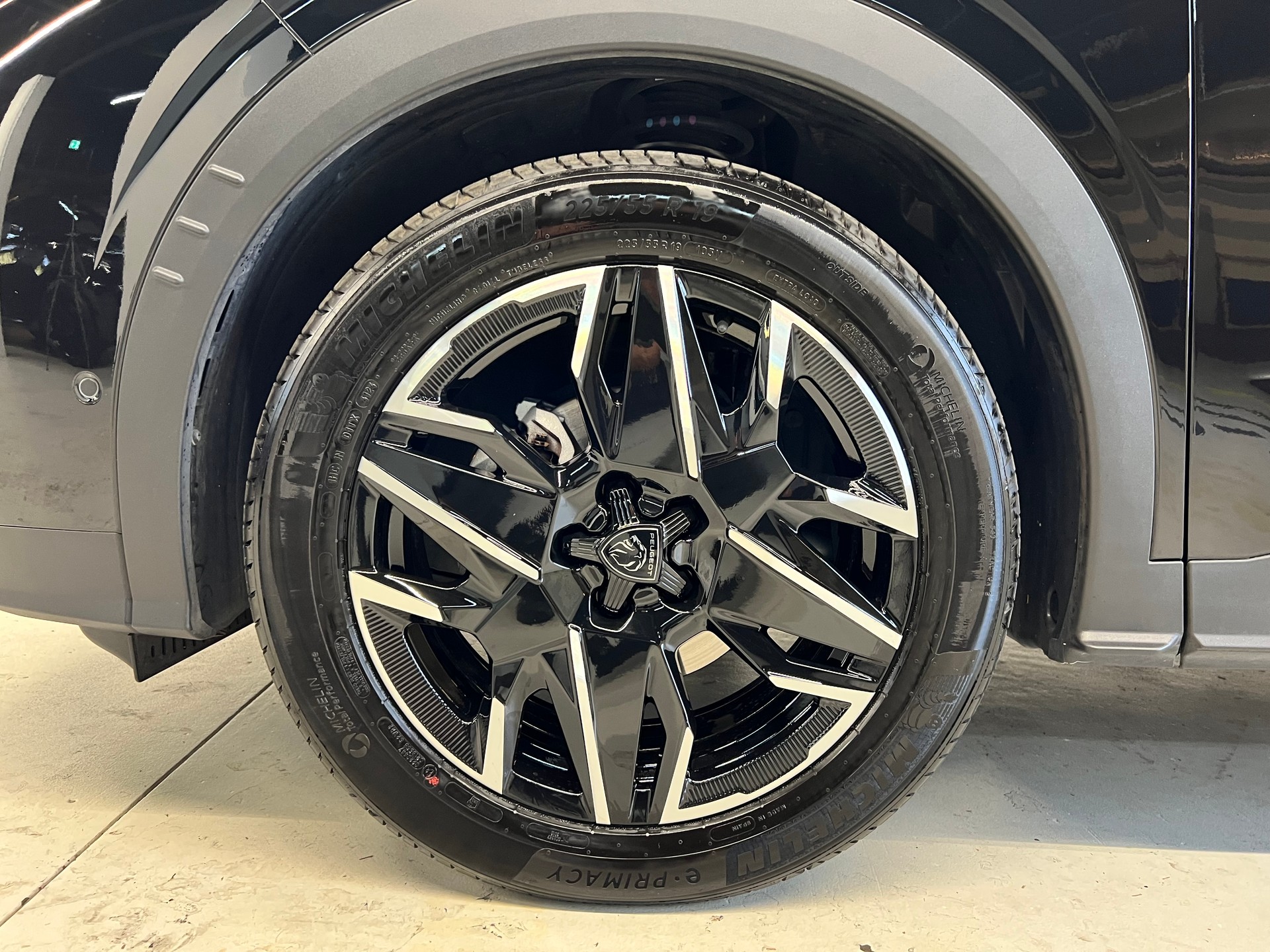 PEUGEOT 3008 1.2 Hybrid Allure-image-10