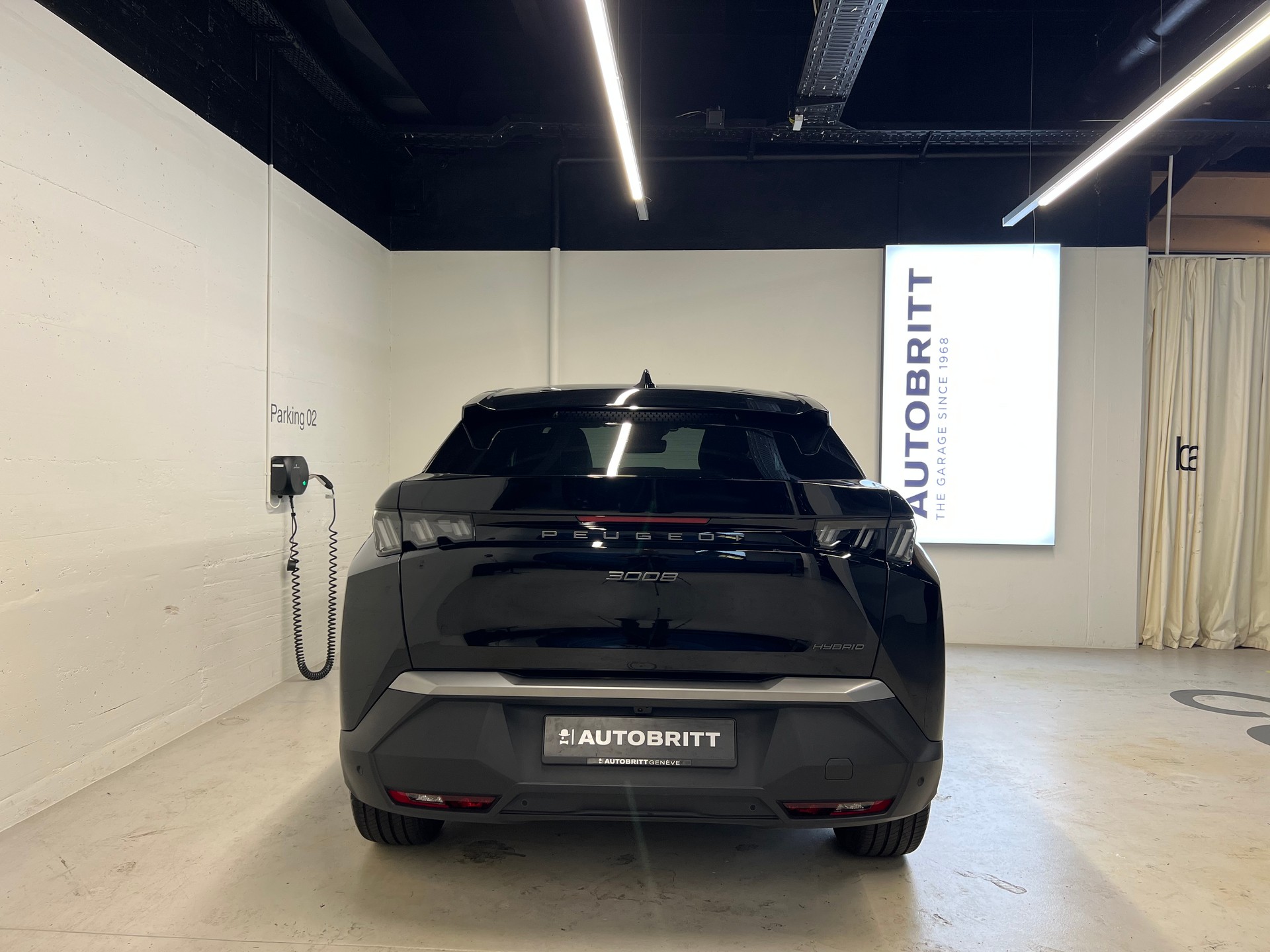 PEUGEOT 3008 1.2 Hybrid Allure-image-8