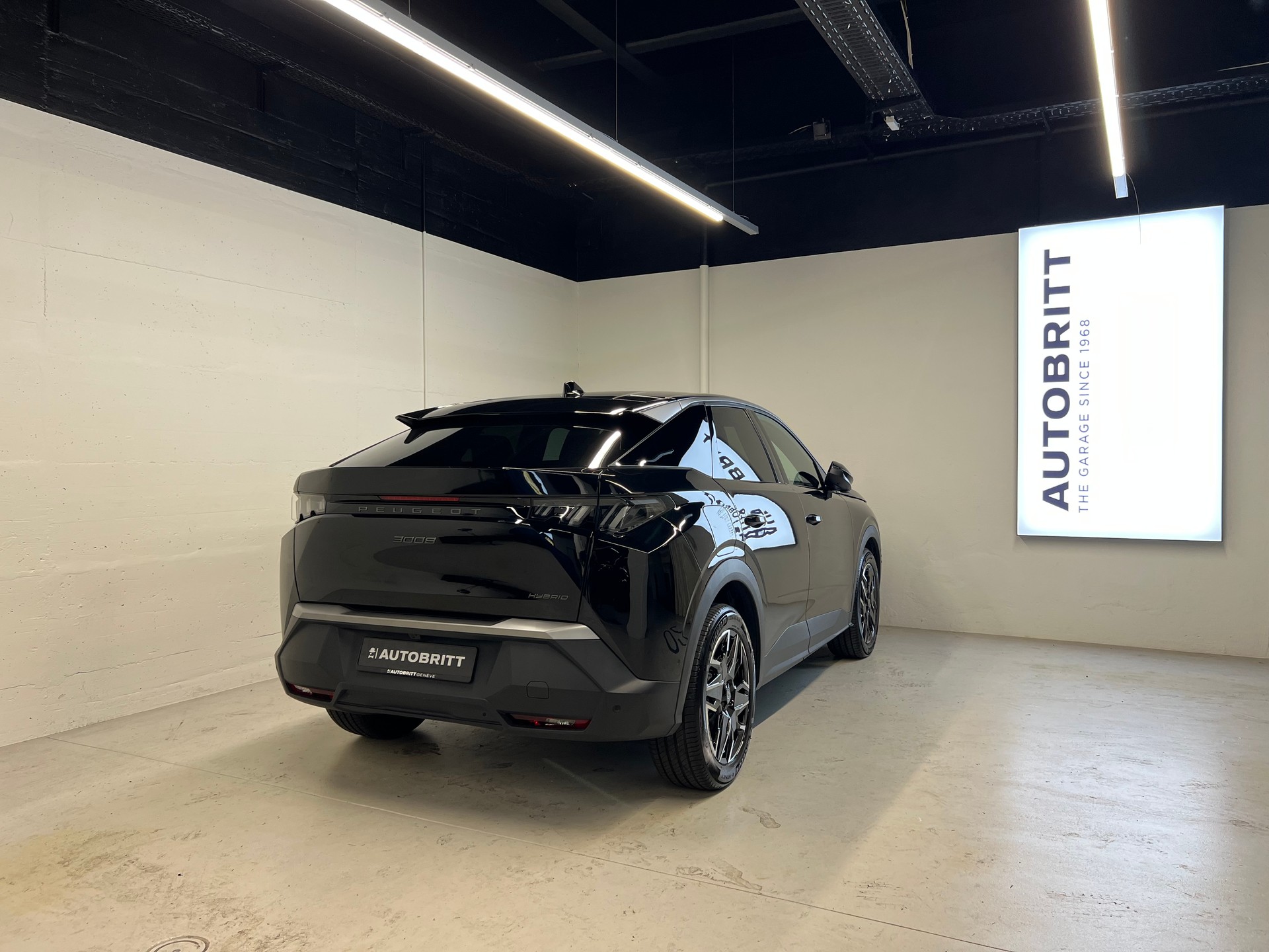 PEUGEOT 3008 1.2 Hybrid Allure-showroom-element-1