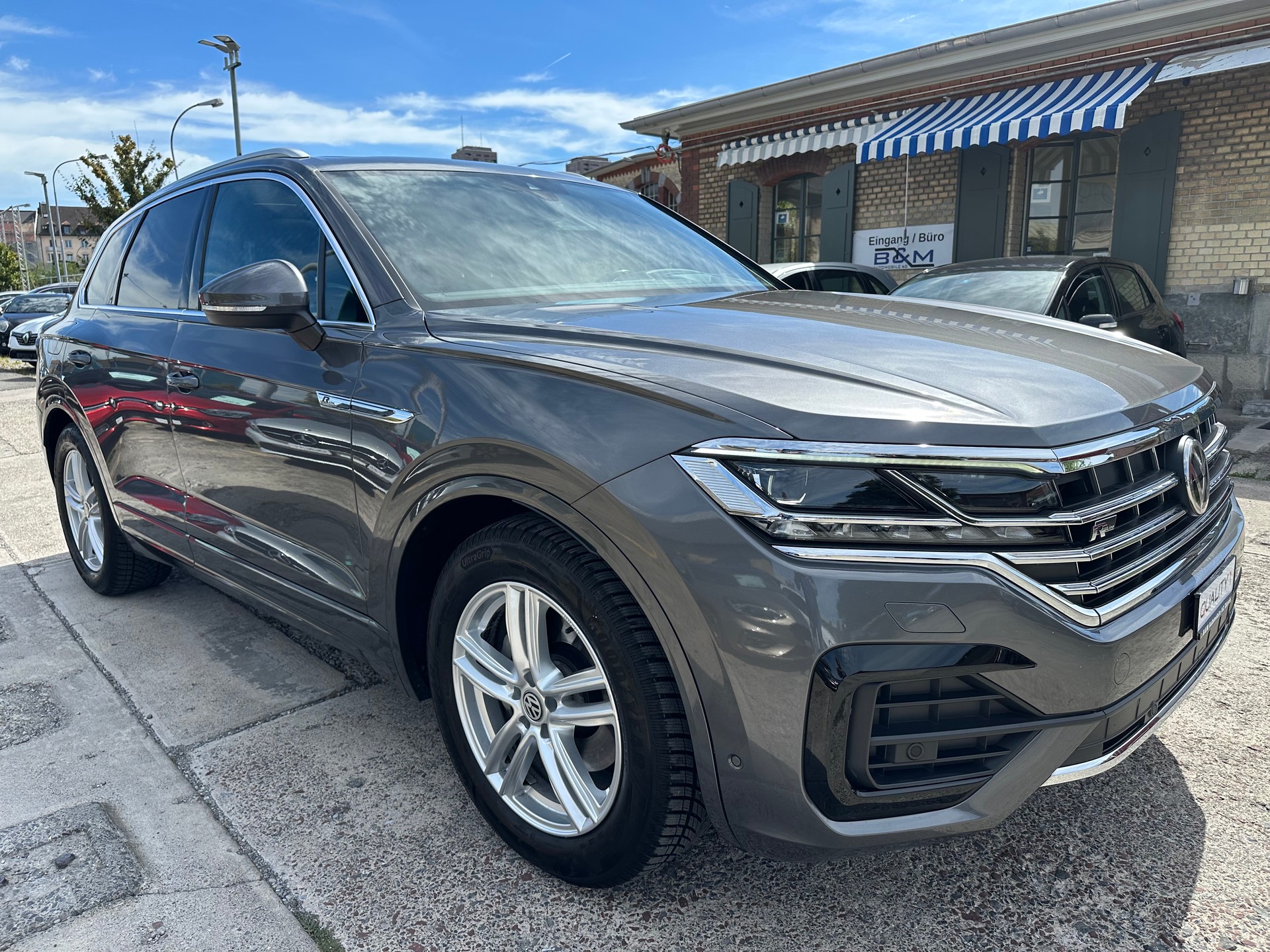 VW Touareg 3.0 TDI R Line Tiptronic-image-2