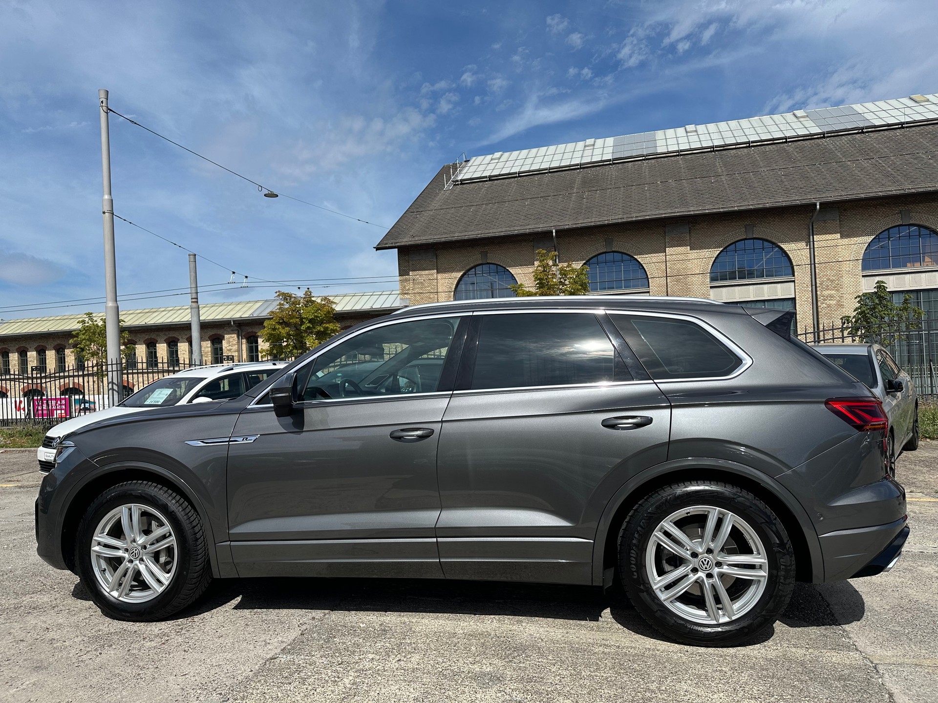 VW Touareg 3.0 TDI R Line Tiptronic-image-3