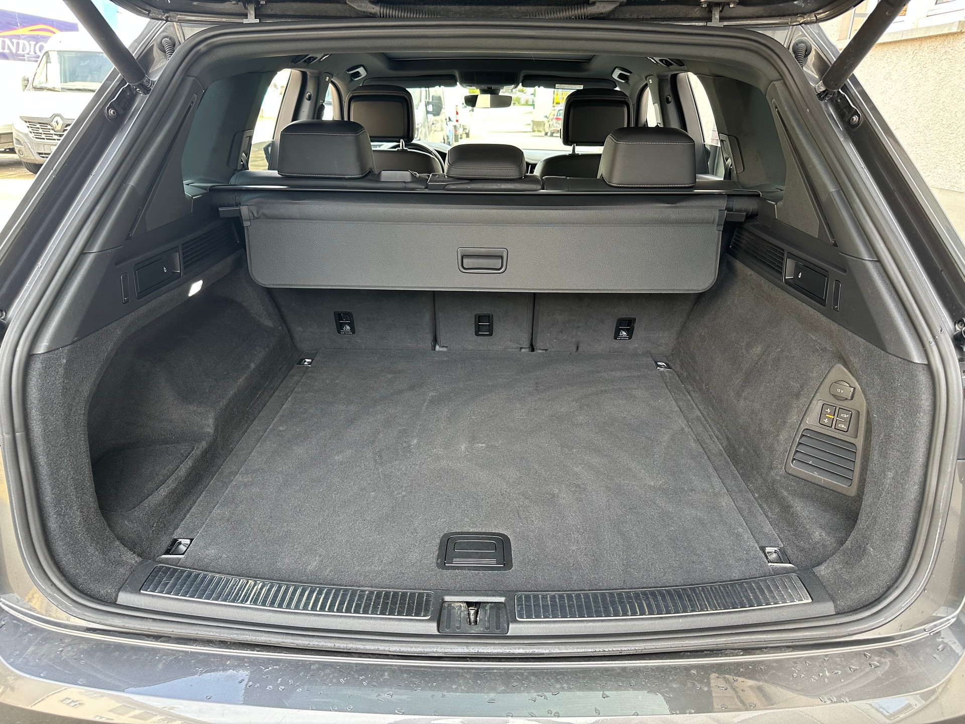 VW Touareg 3.0 TDI R Line Tiptronic-image-29