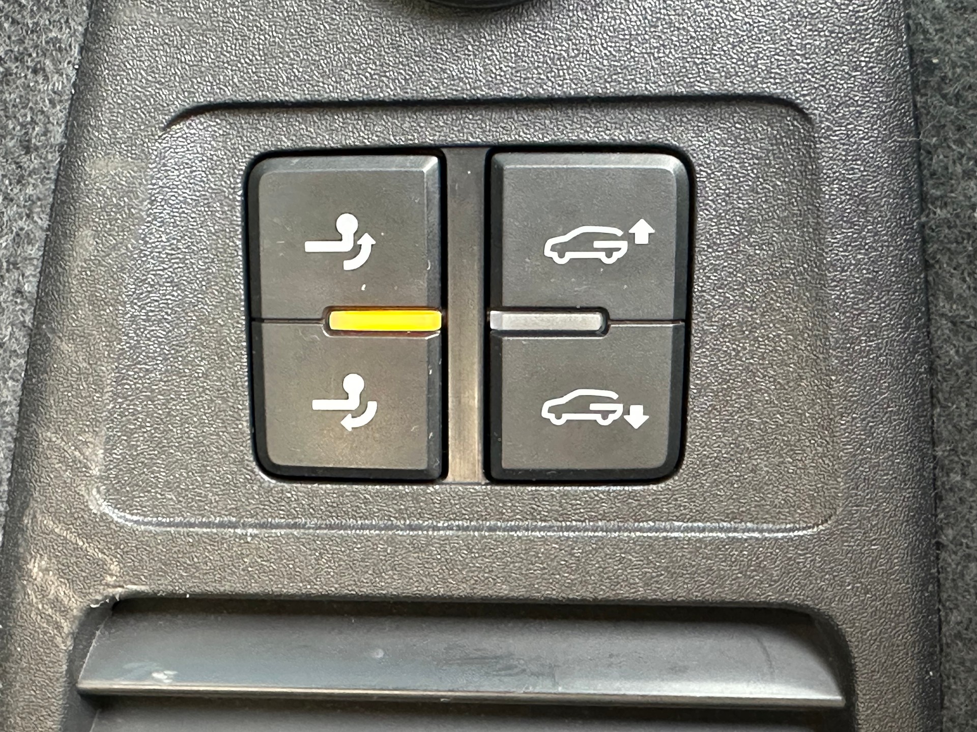 VW Touareg 3.0 TDI R Line Tiptronic-image-28