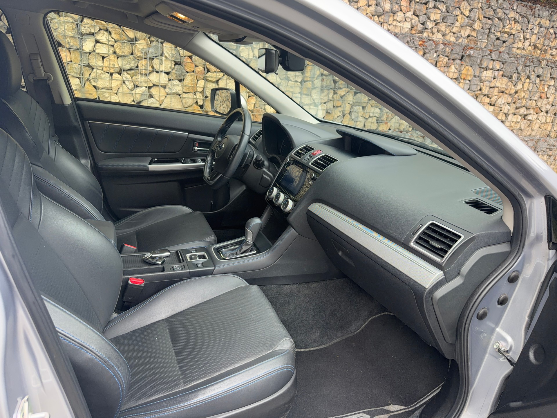 SUBARU Levorg 2.0i Advantage AWD Lineartronic-image-13