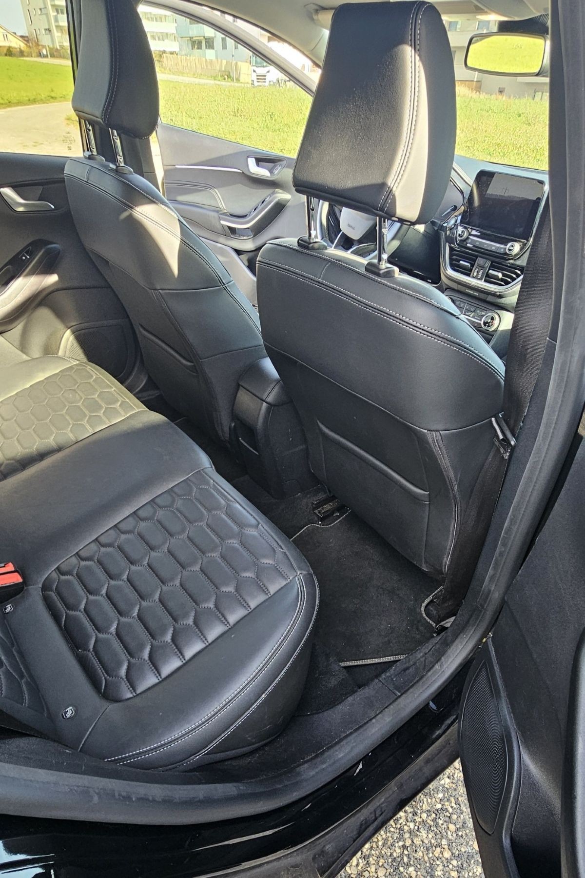 FORD 1.0 EcoB Hybrid Vignale-image-3