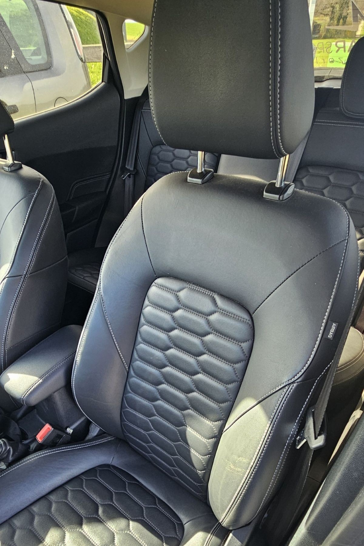 FORD 1.0 EcoB Hybrid Vignale-image-2