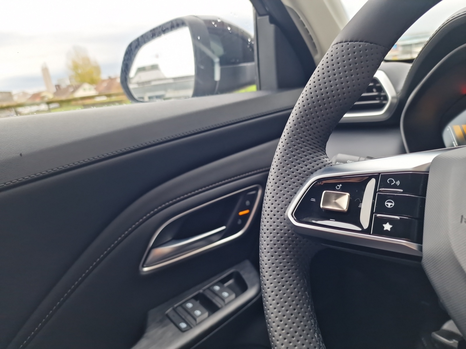 MG ZS 1.5 Hybrid+ Luxury Panorama-image-15