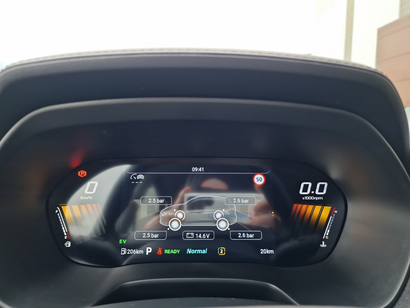 MG ZS 1.5 Hybrid+ Luxury Panorama-image-14