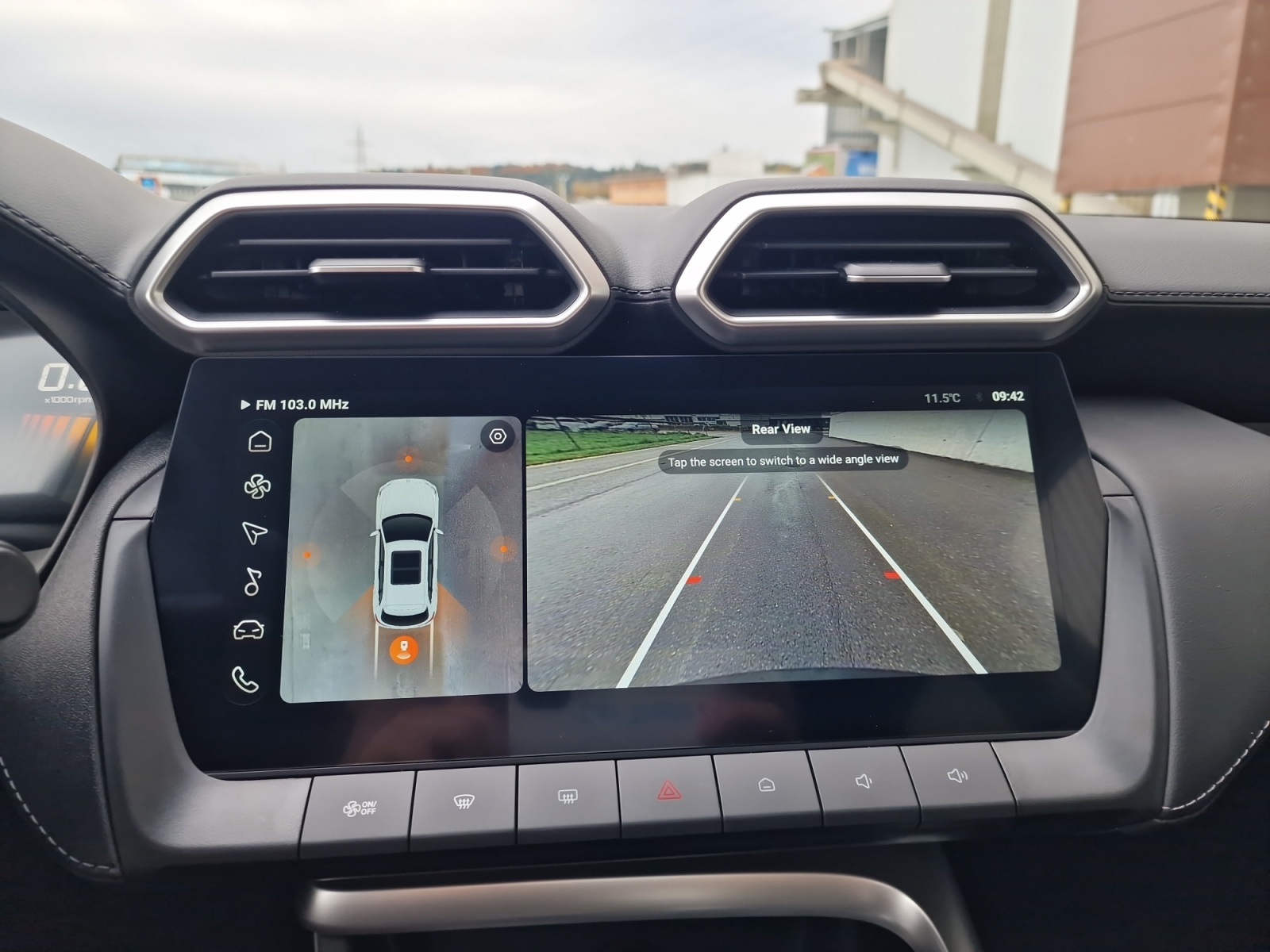 MG ZS 1.5 Hybrid+ Luxury Panorama-image-17