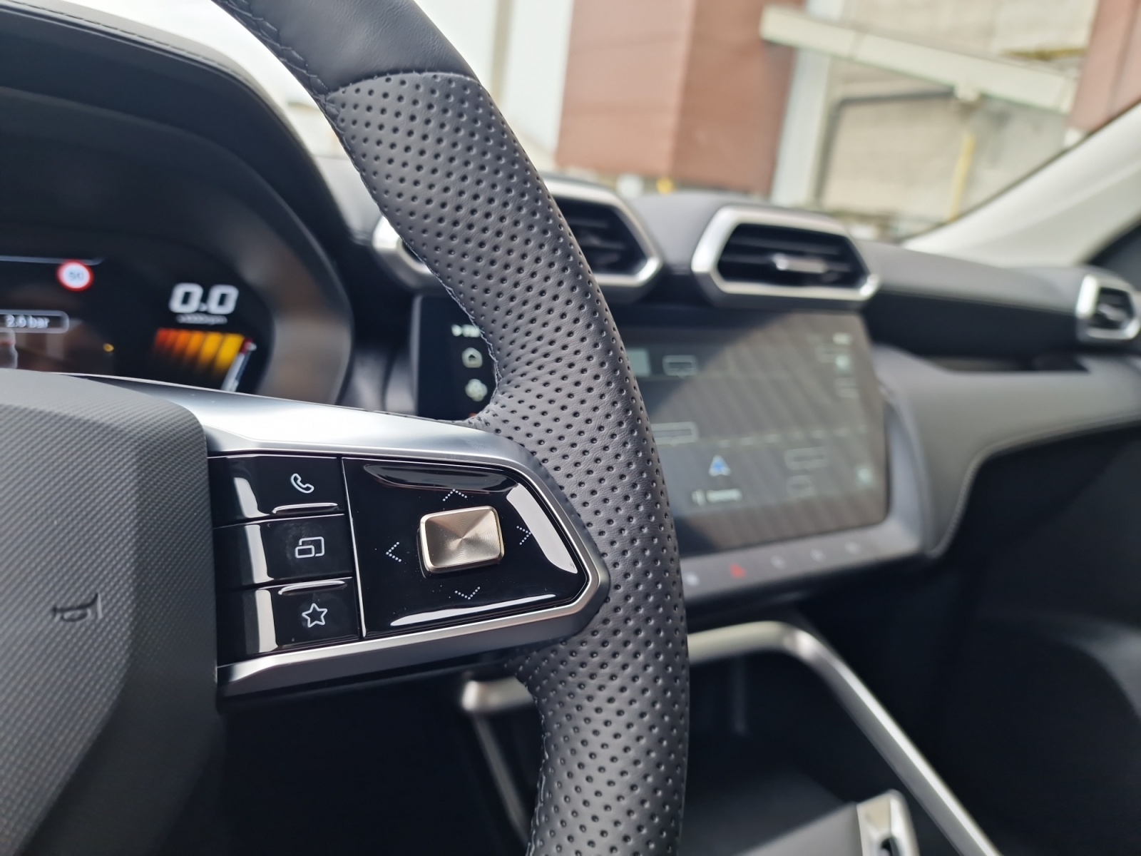 MG ZS 1.5 Hybrid+ Luxury Panorama-image-16