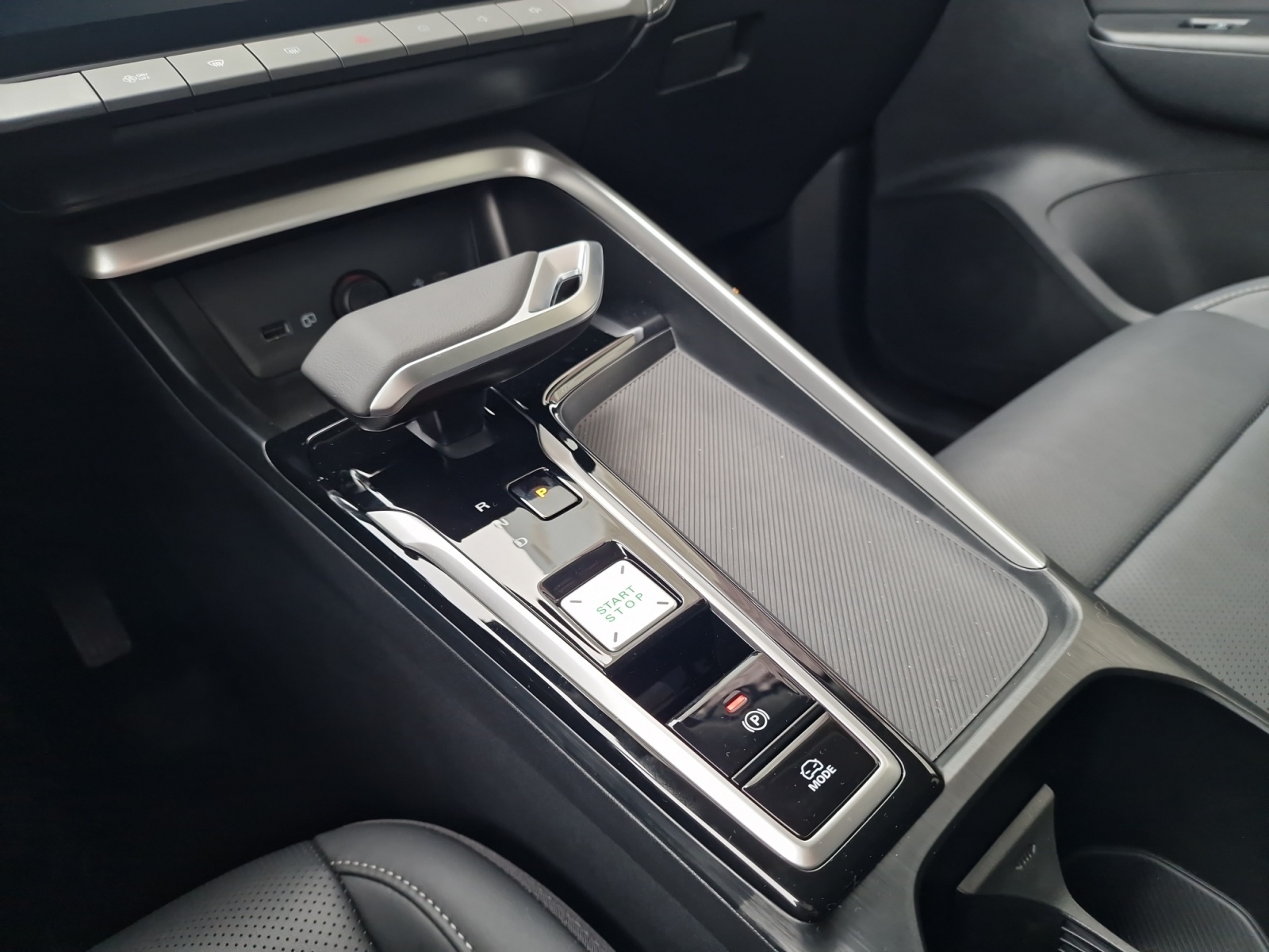 MG ZS 1.5 Hybrid+ Luxury Panorama-image-22
