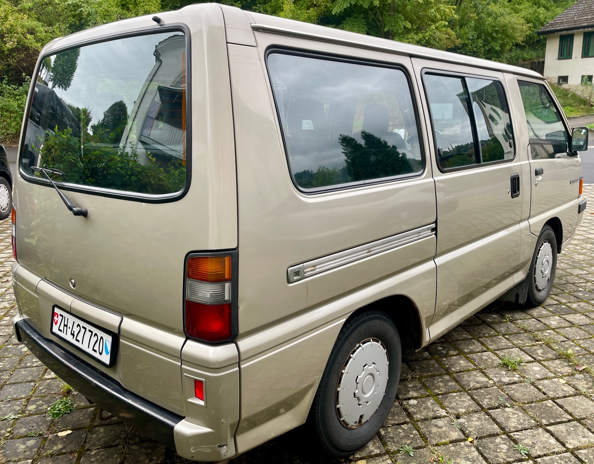 MITSUBISHI Veteranen Fahrzeug / Oldtimer / 9 Plätzer-image-6