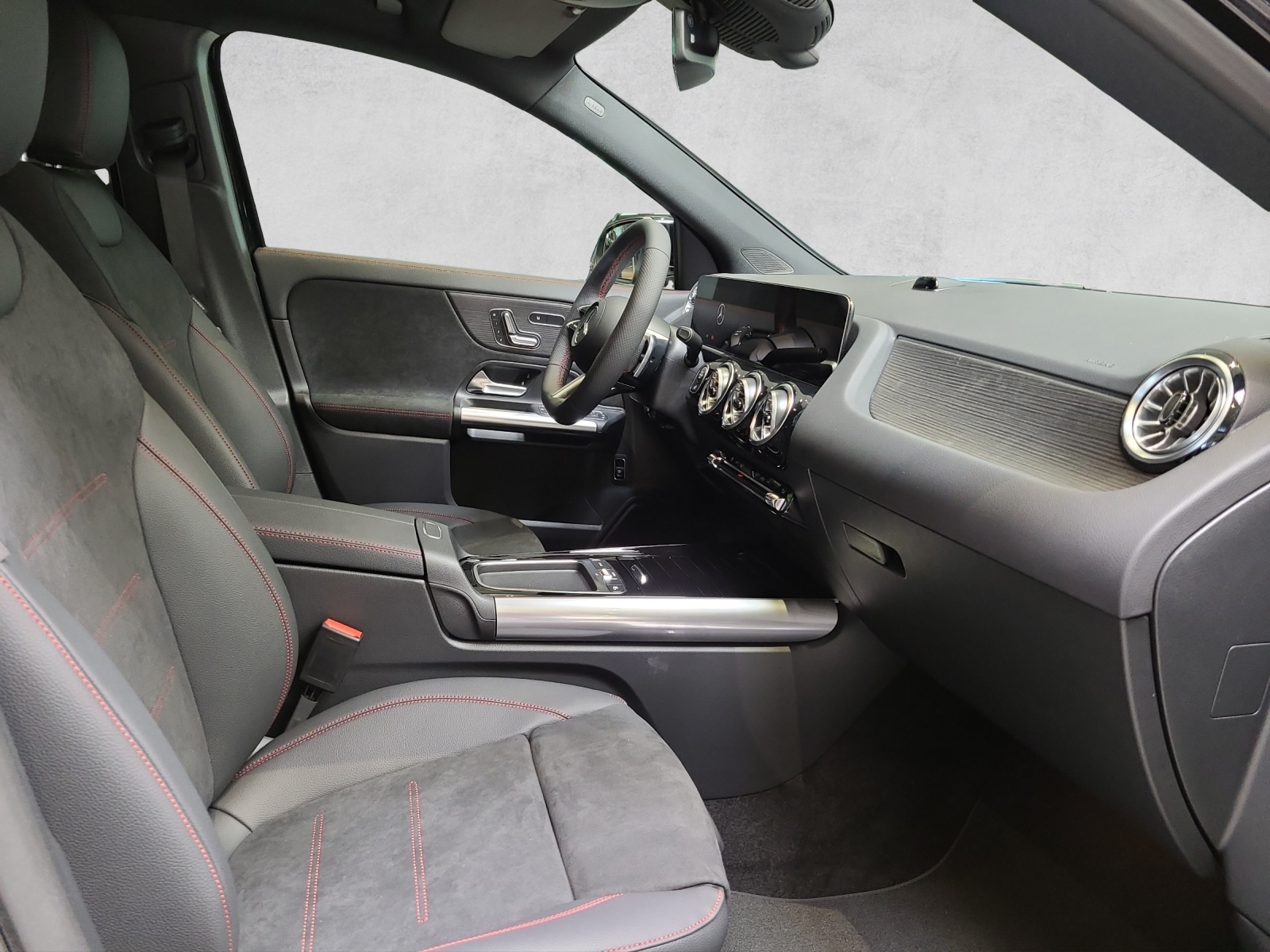 MERCEDES-BENZ GLA 220 AMG 4M H247-image-12