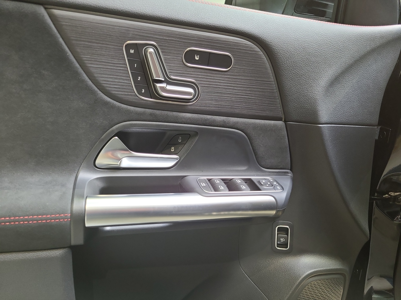 MERCEDES-BENZ GLA 220 AMG 4M H247-image-13