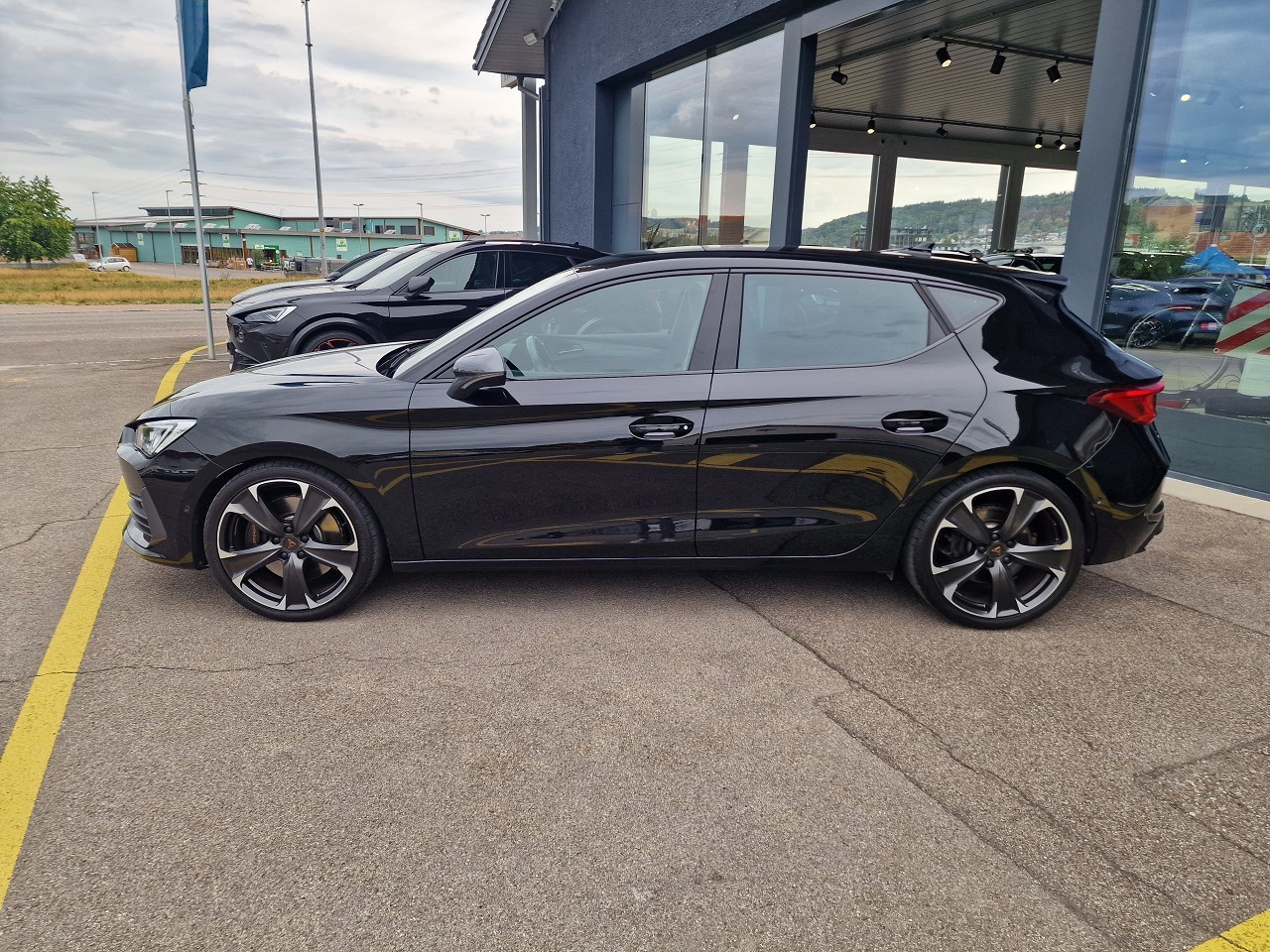 CUPRA LEON VZ 2.0 TSI DSG-image-2