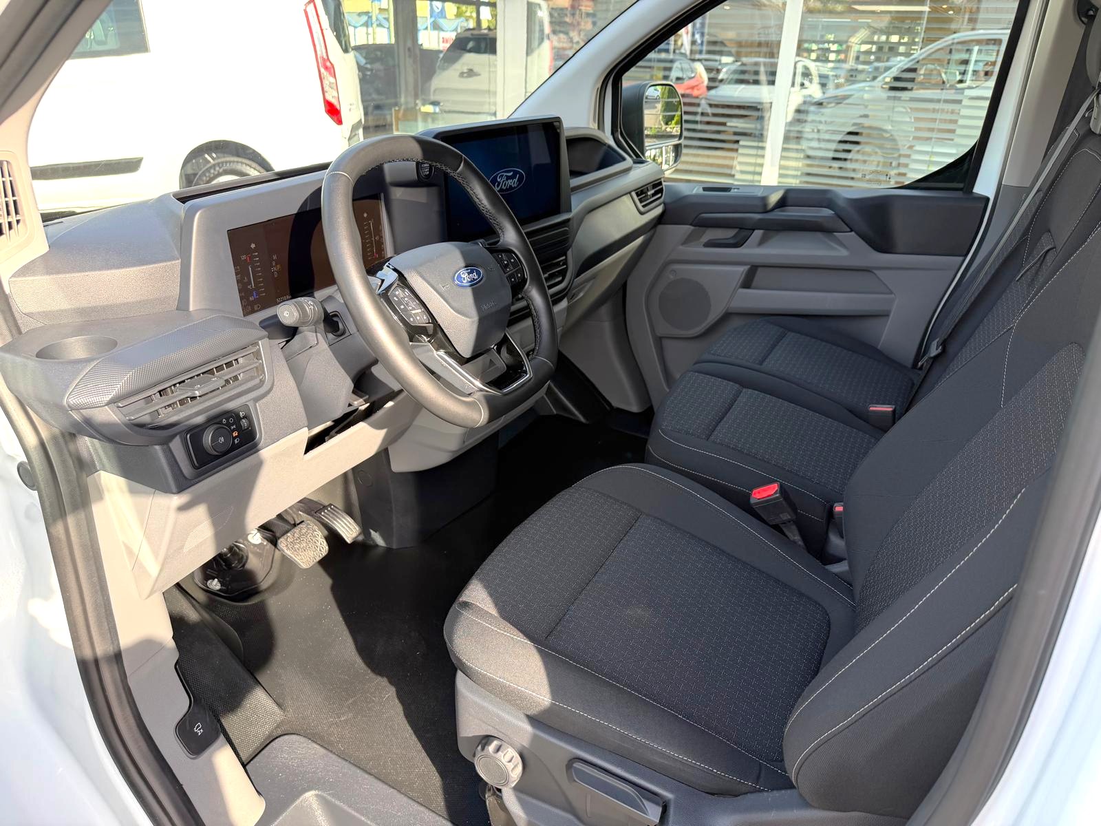 FORD Transit Custom Van 320 L2H1 Trend Automat-image-1