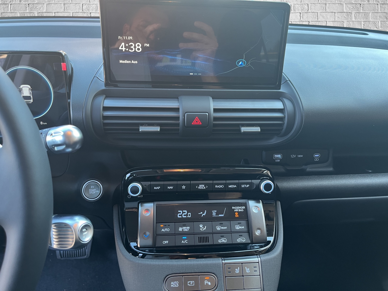 HYUNDAI Inster 49kWh Amplia-image-10