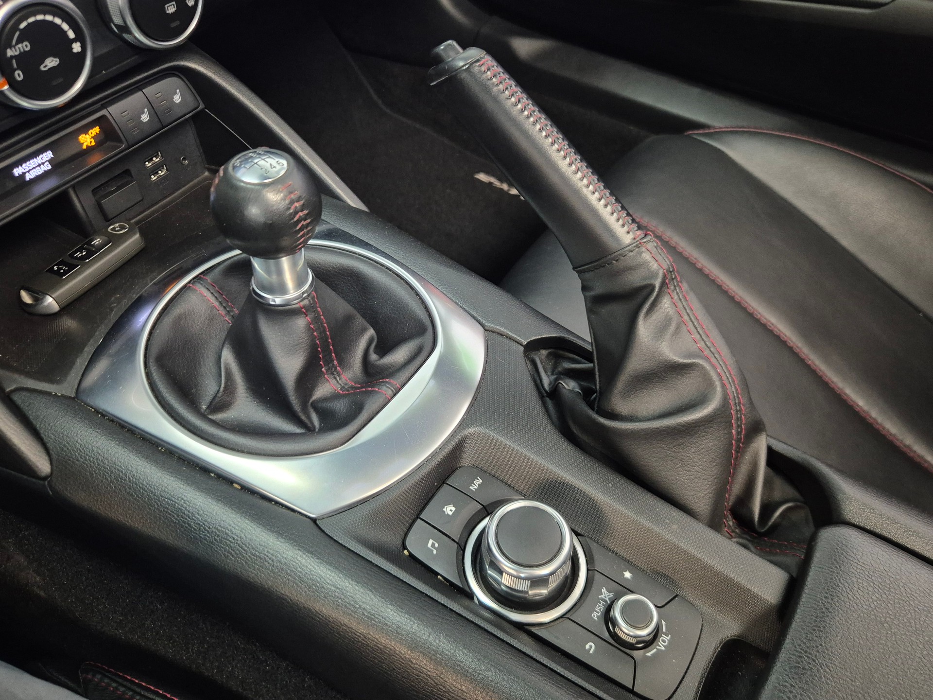 MAZDA MX-5 SKYACTIV-G 160 Revolution-image-13