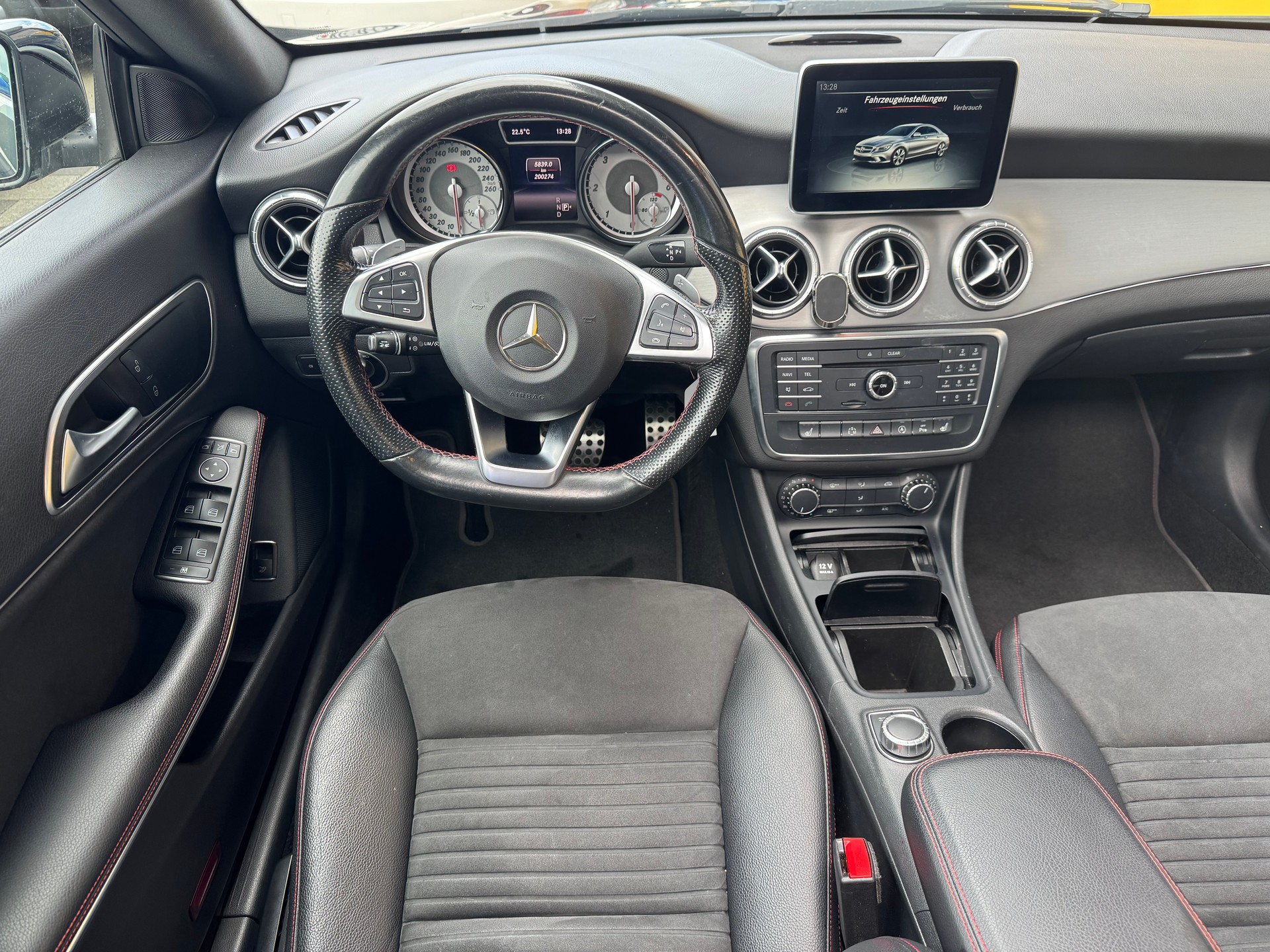 MERCEDES-BENZ CLA 220 CDI AMG Line 4Matic 7G-DCT-image-14