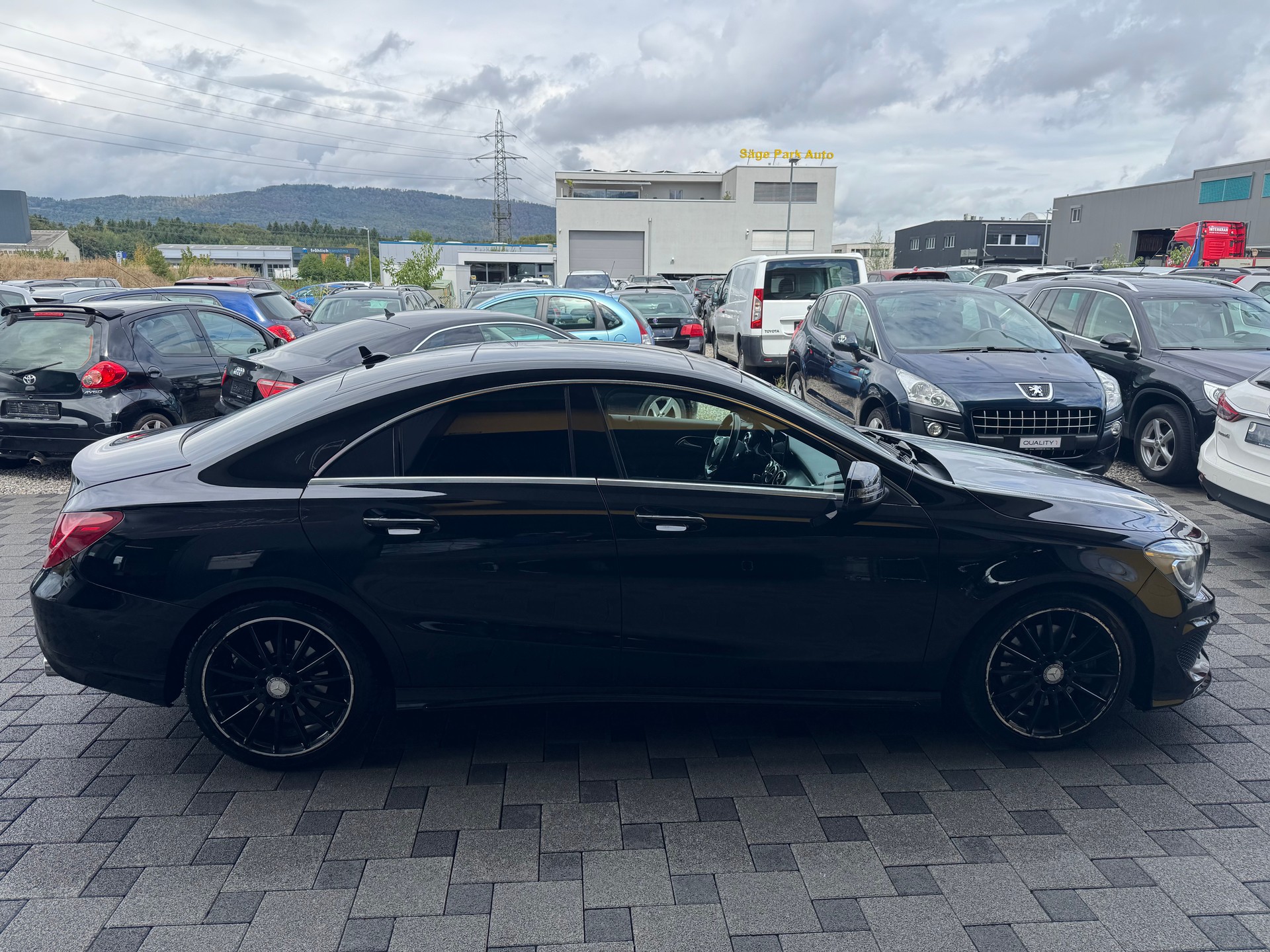 MERCEDES-BENZ CLA 220 CDI AMG Line 4Matic 7G-DCT-image-4