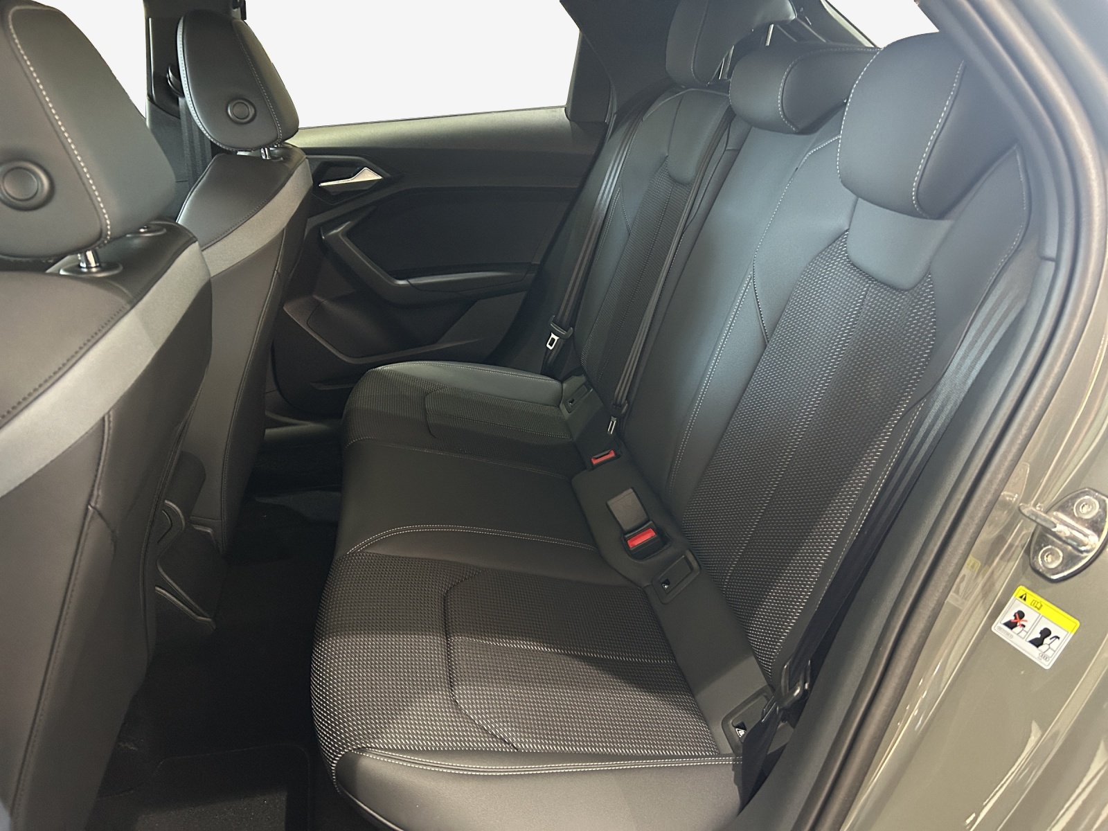 AUDI A1 Sportback 40 TFSI S Line S-tronic-image-11