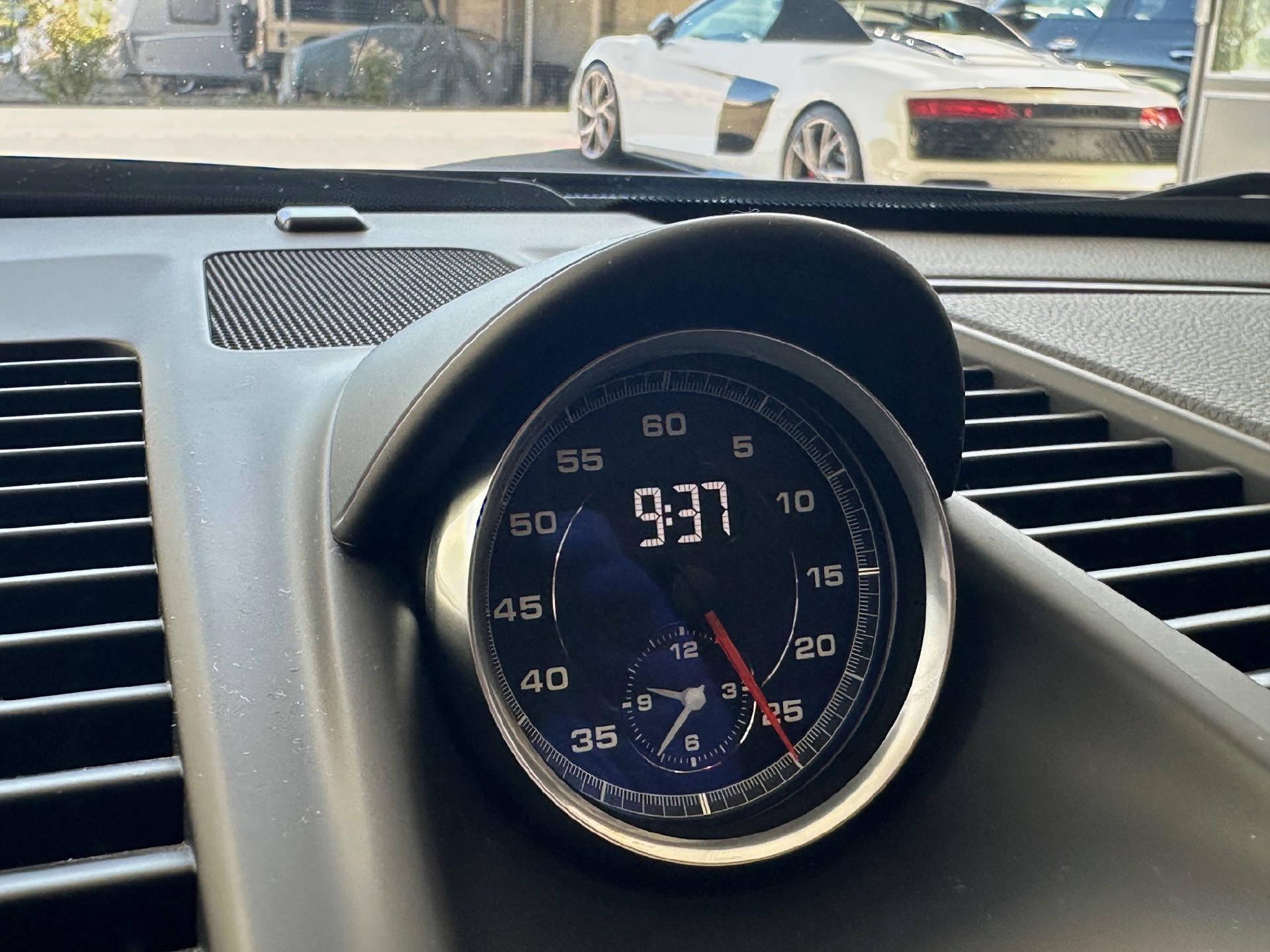 PORSCHE 911 Coupé 3.0 Carrera 4 GTS PDK-image-14