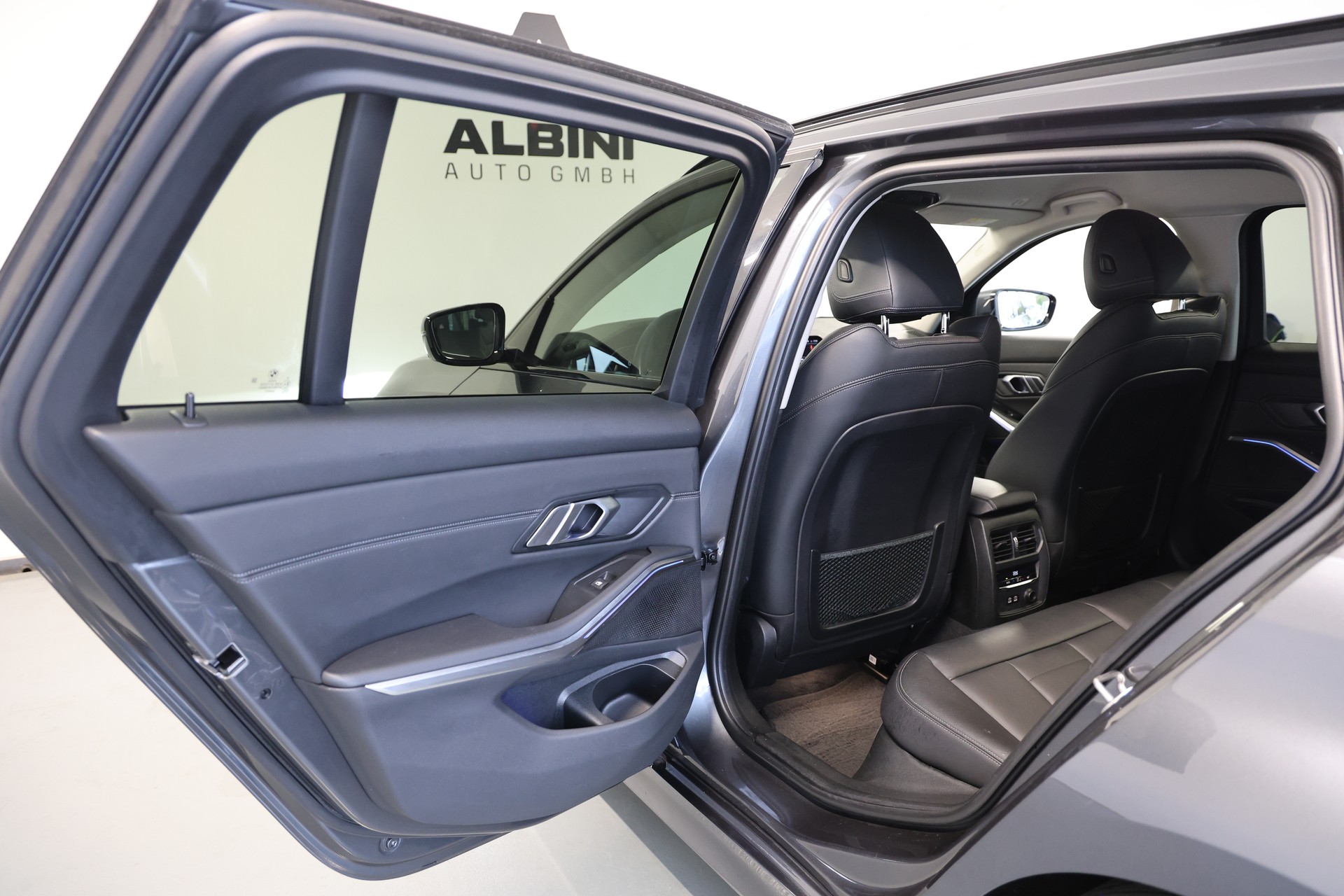 BMW 320d xDrive SAG Touring-image-13