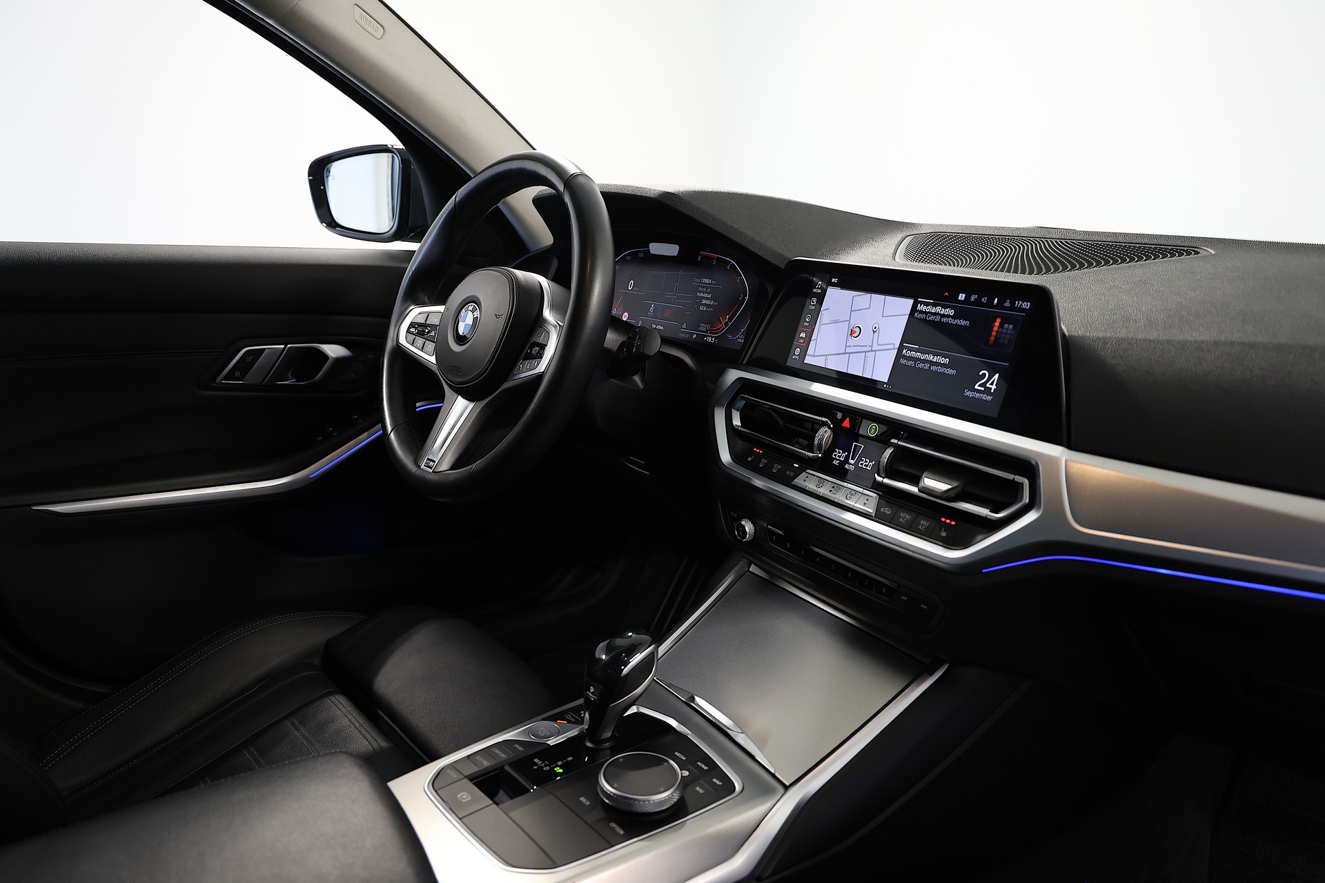 BMW 320d xDrive SAG Touring-image-12