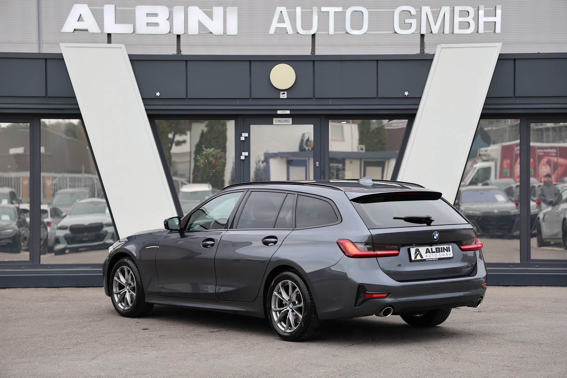 BMW 320d xDrive SAG Touring-image-3